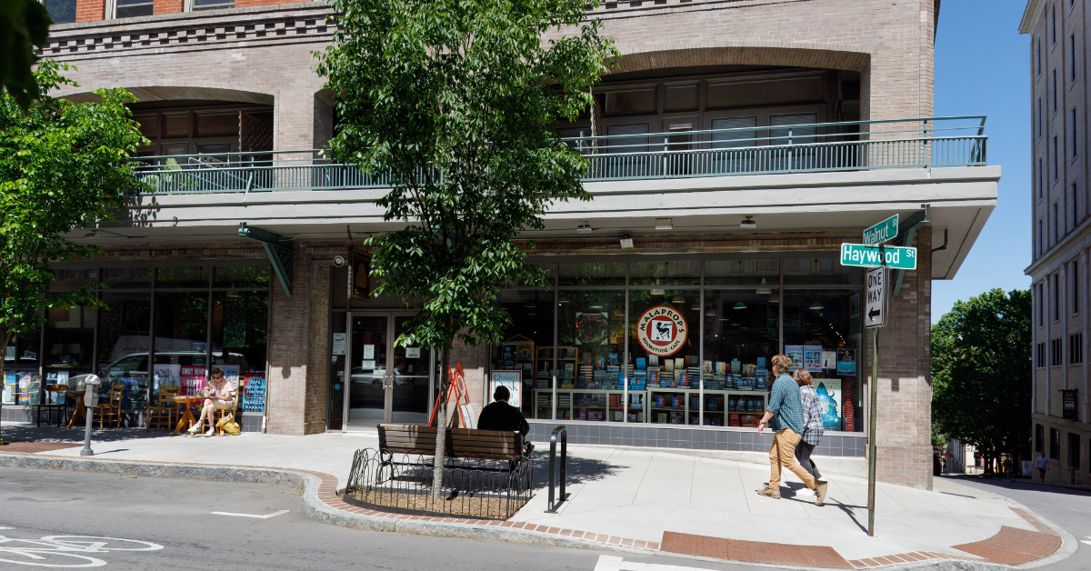 Asheville deixou suas intenções claras sobre os turistas, mas outras partes do oeste da Carolina do Norte estão dizendo o contrário