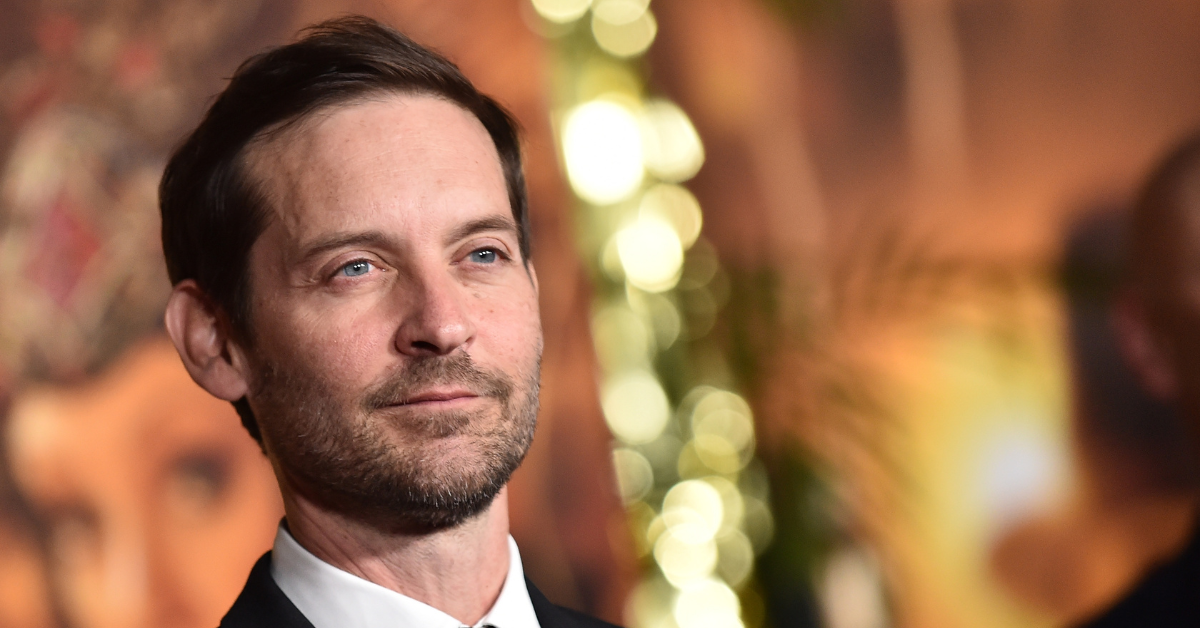 Tobey Maguire a eu la réaction inverse de Ben Affleck passant par la ligne TSA à l'aéroport