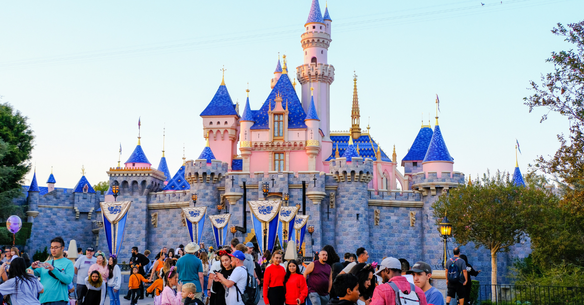 Disneyland propose des prix de billets à prix réduit en 2025, mais il y a une prise