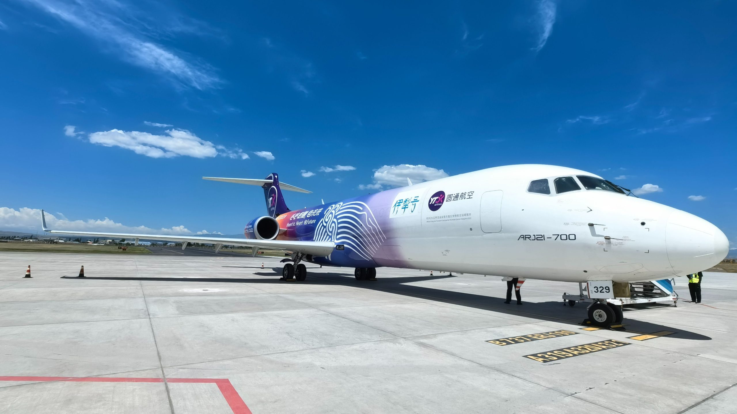 2 Nouveaux routes exploitées par l'ARJ21 liées au xinjiang chinois à l'Asie centrale