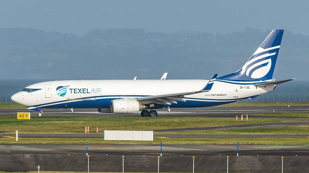 1er Jet: Boeing 737 Lands sur l'aéroport de Chatham Islands Tuuta