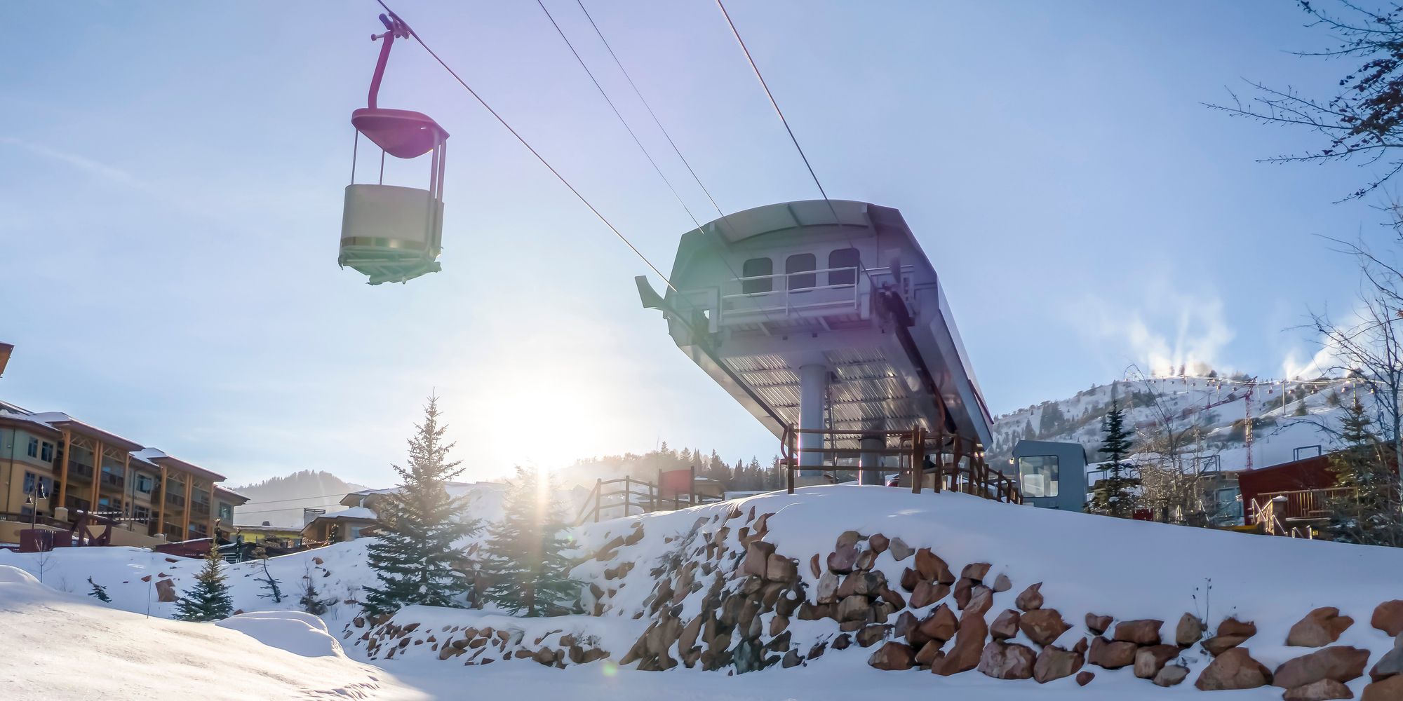 Utah's Park City Mountain Resort face à des retards et des fermetures au milieu de la grève des patroller de ski