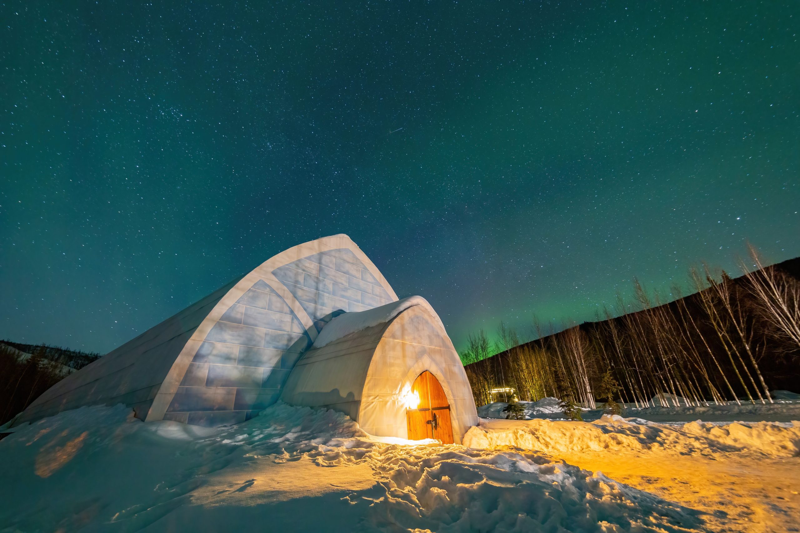 Intercambia la laguna azul de Islandia por las aguas termales de Estados Unidos, completa con vistas a la luz del norte