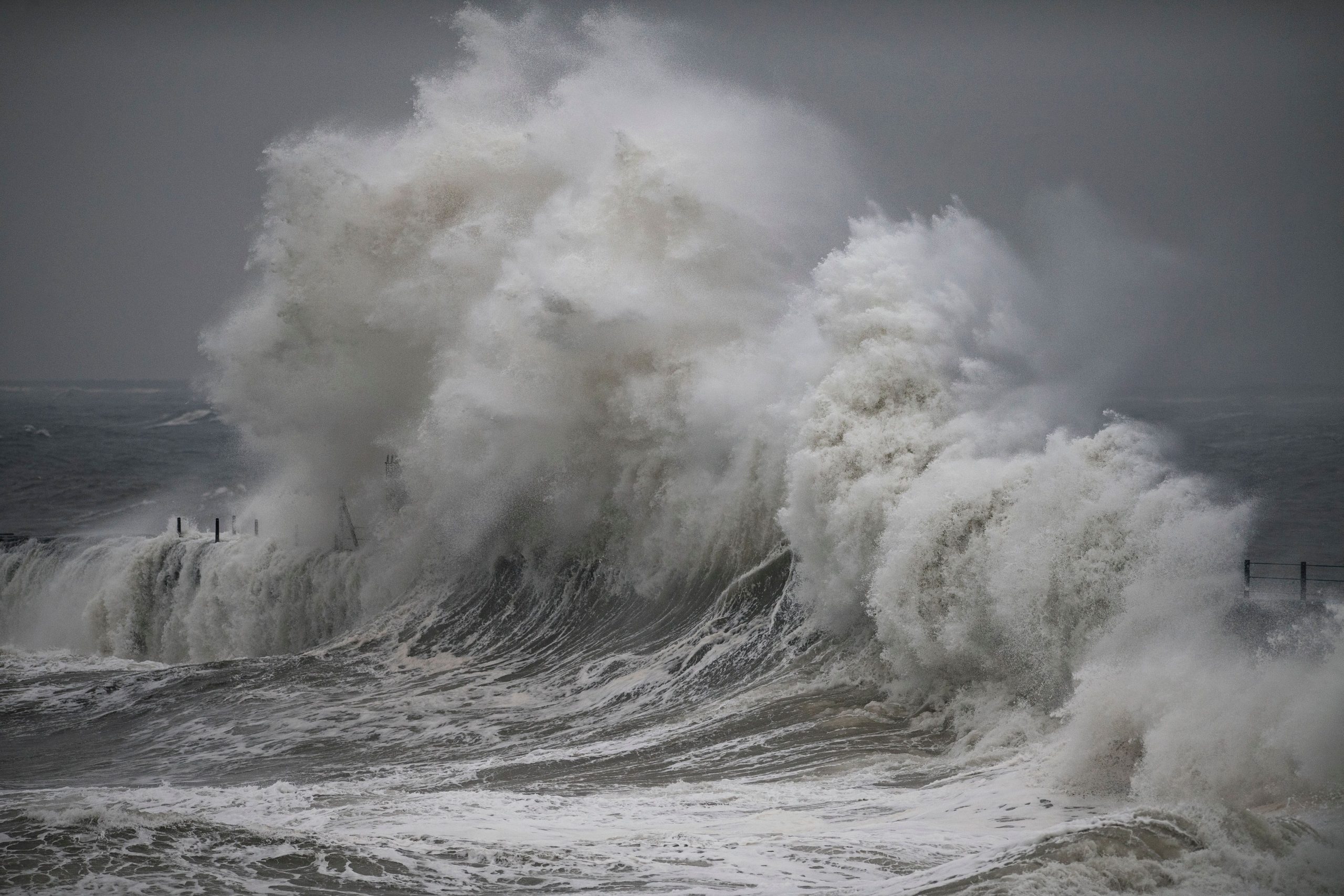 Storm Darragh apunta al Reino Unido hoy y el sábado: las interrupciones de los viajes esperadas en el Reino Unido y Europa