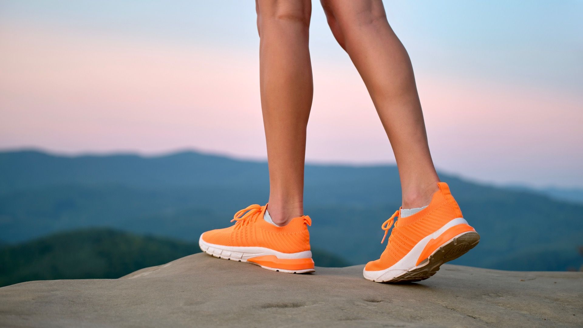 Por qué siempre debes usar este color al caminar