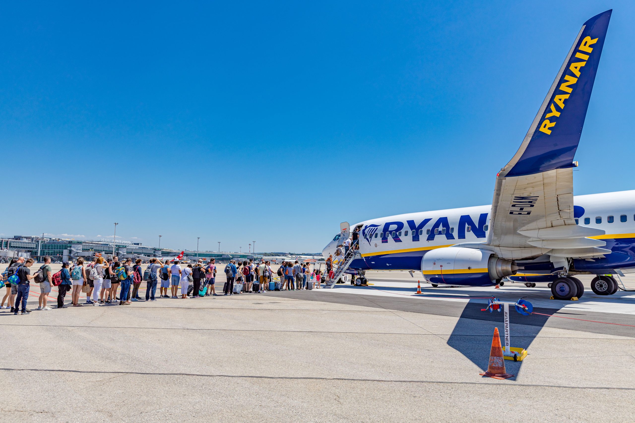 Ryanair busca enjuiciar a los pasajeros rebeldes en una gran represión de mala conducta de mala conducta: demandar por € 15,000 en daños