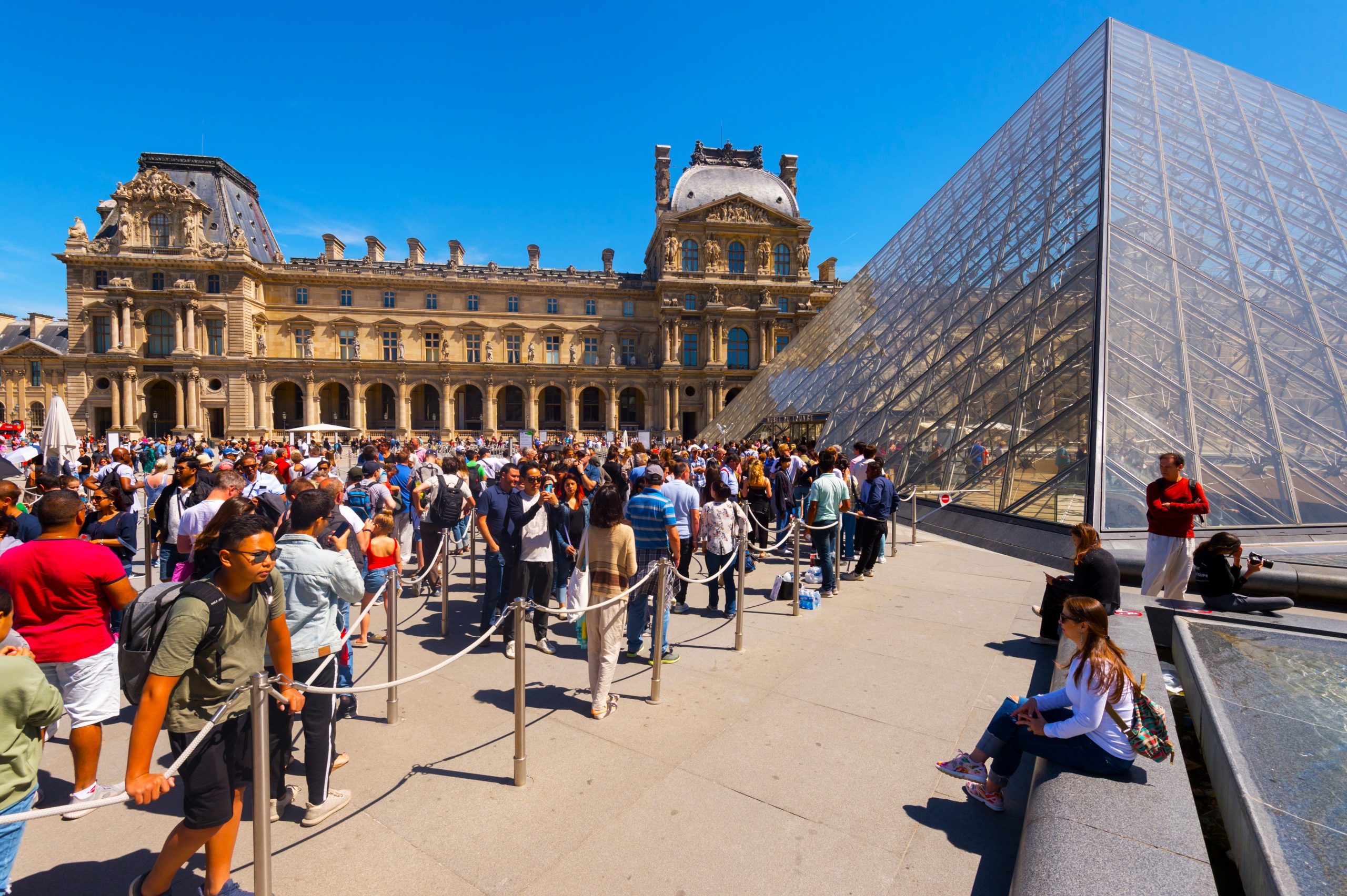 O Museu do Louvre fecha quando a equipe sobrecarregada atingiu o ponto de ruptura do Oversismo