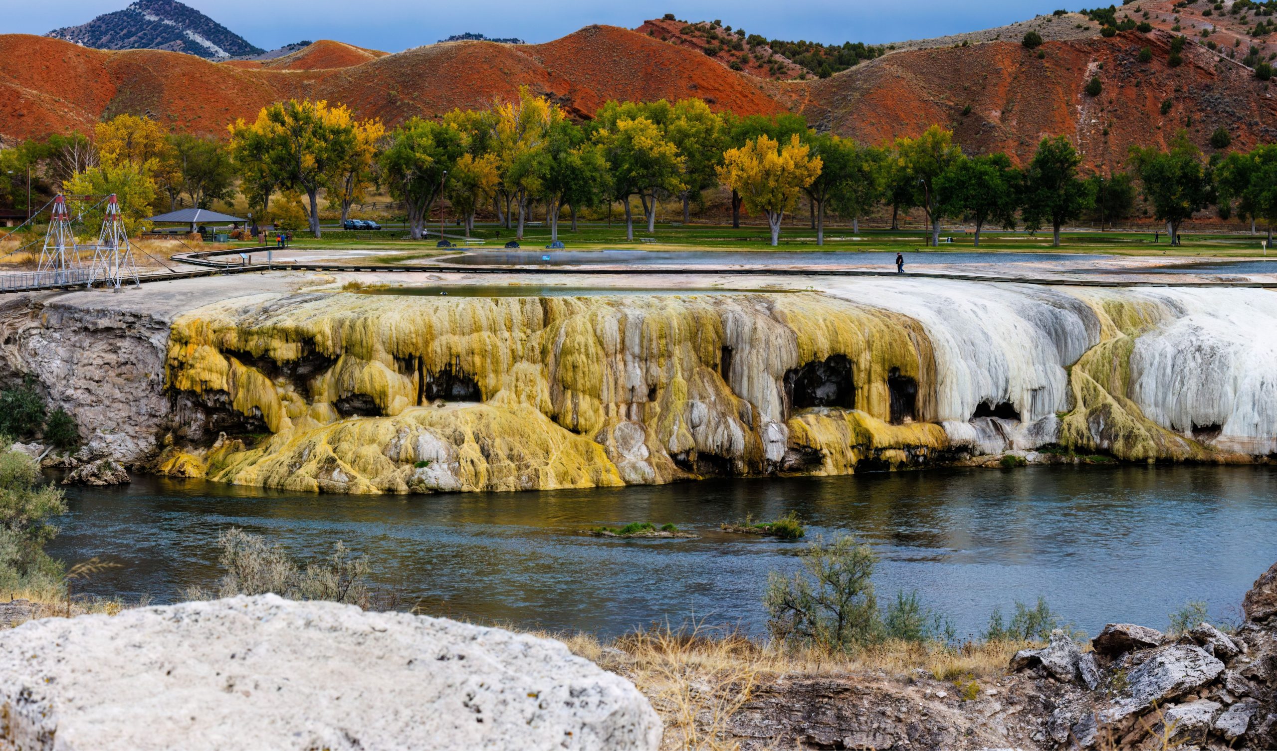 Esta ciudad de montaña de Wyoming subestimada tiene el mejor parque rival de Yellowstone en su puerta