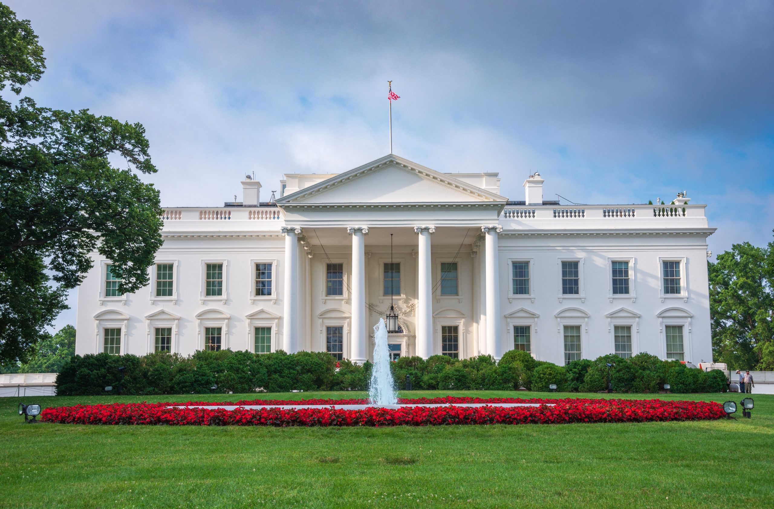 L'administration Trump étimule la controverse introduisant une interdiction complète de voyage sur les citoyens de 12 pays