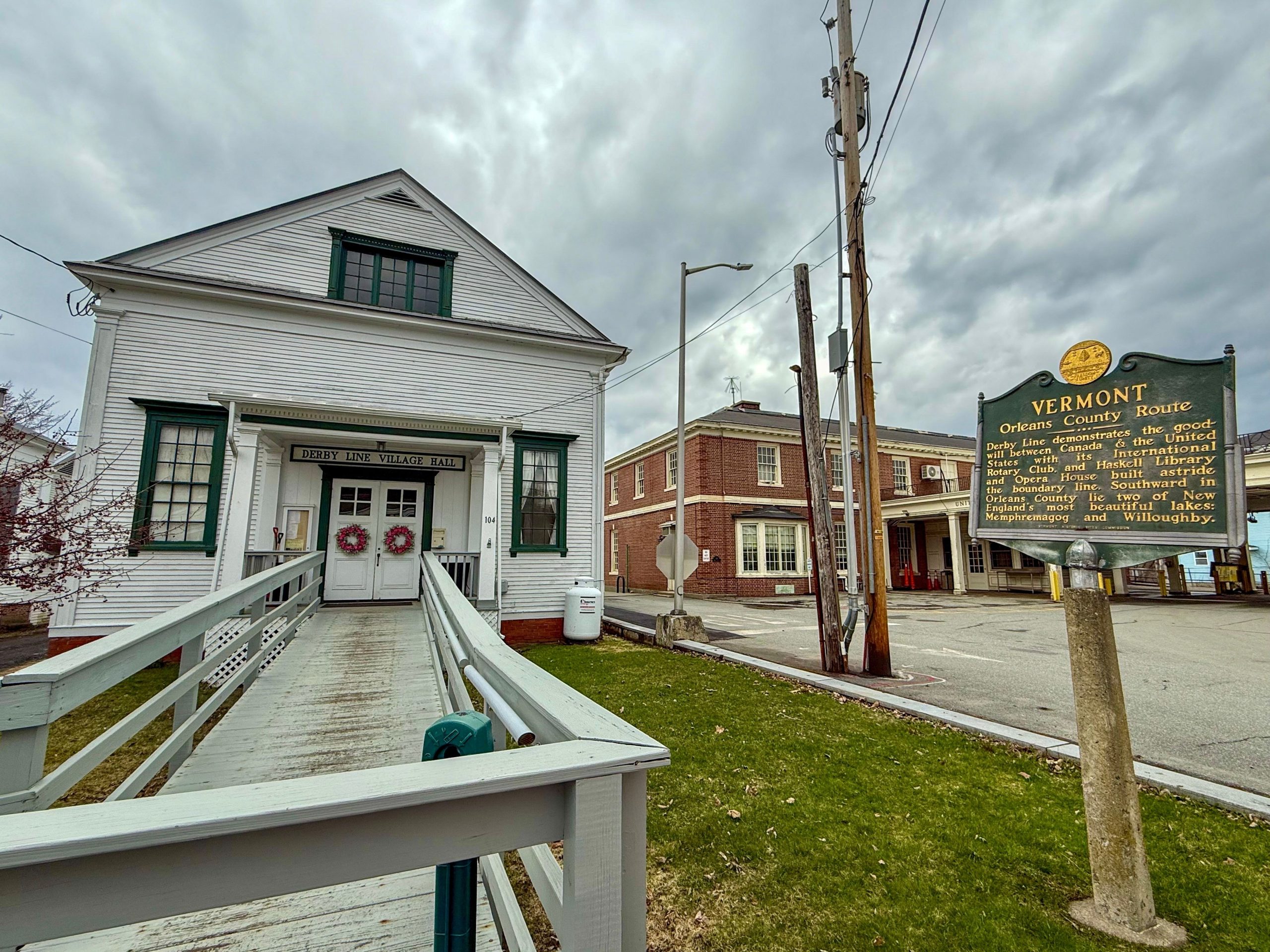 Le Vermont sonne l'alarme sur les Canadiens pour avoir enfreint la nouvelle règle des frontières à la bibliothèque historique