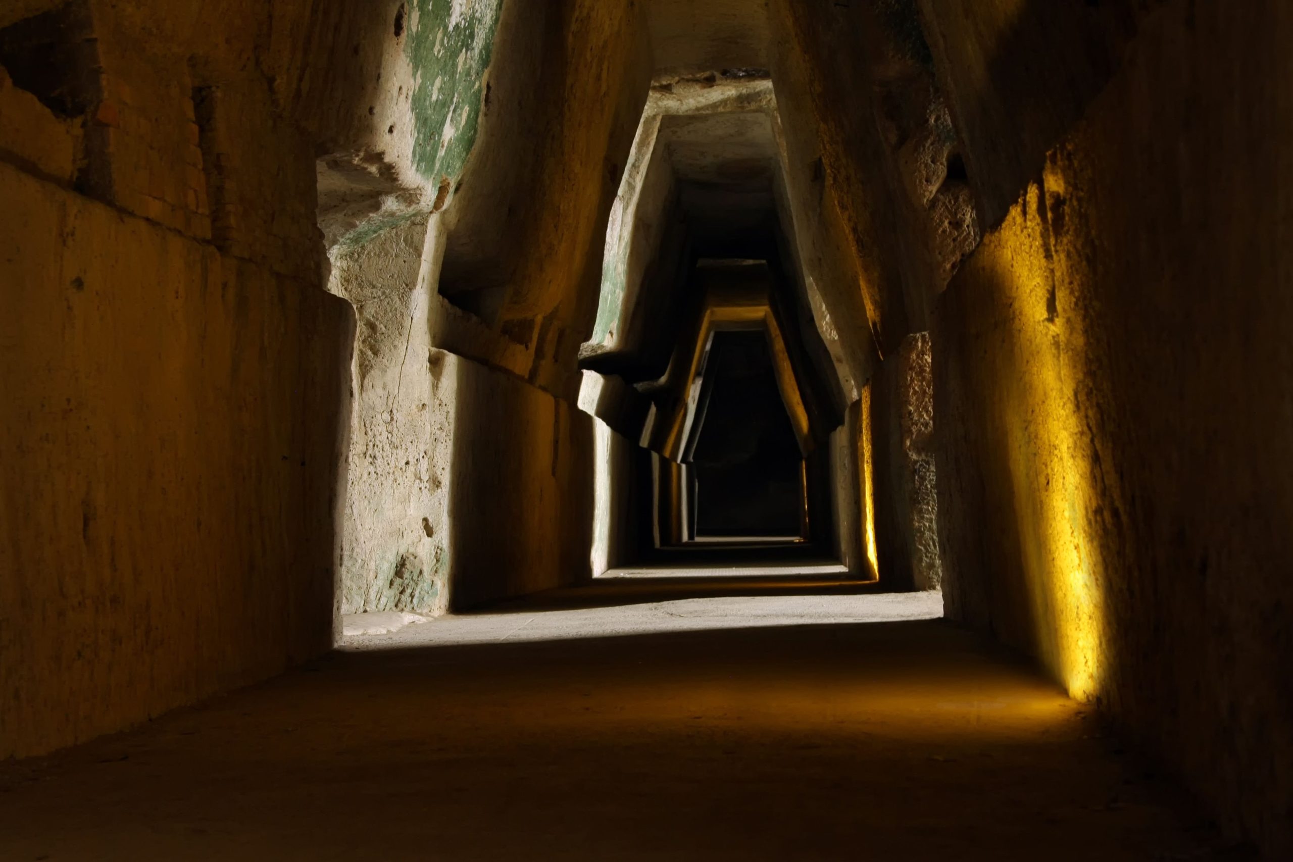 8 lugares antigos que se acredita serem “portões para o submundo”