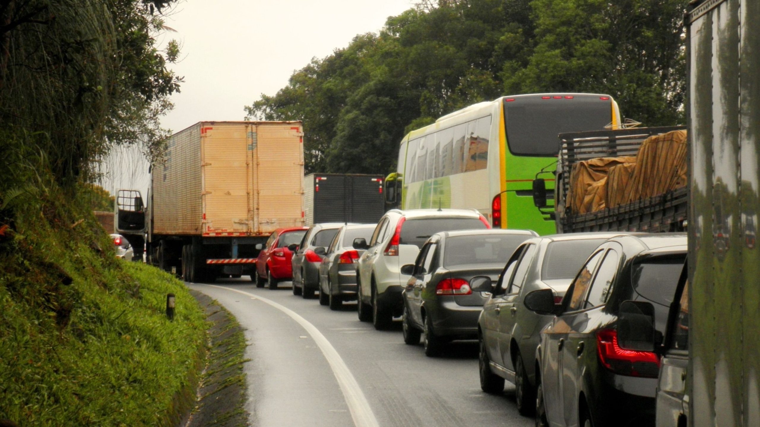 Más de 37 pasajeros asesinados en la colisión de bus de camiones en Brasil