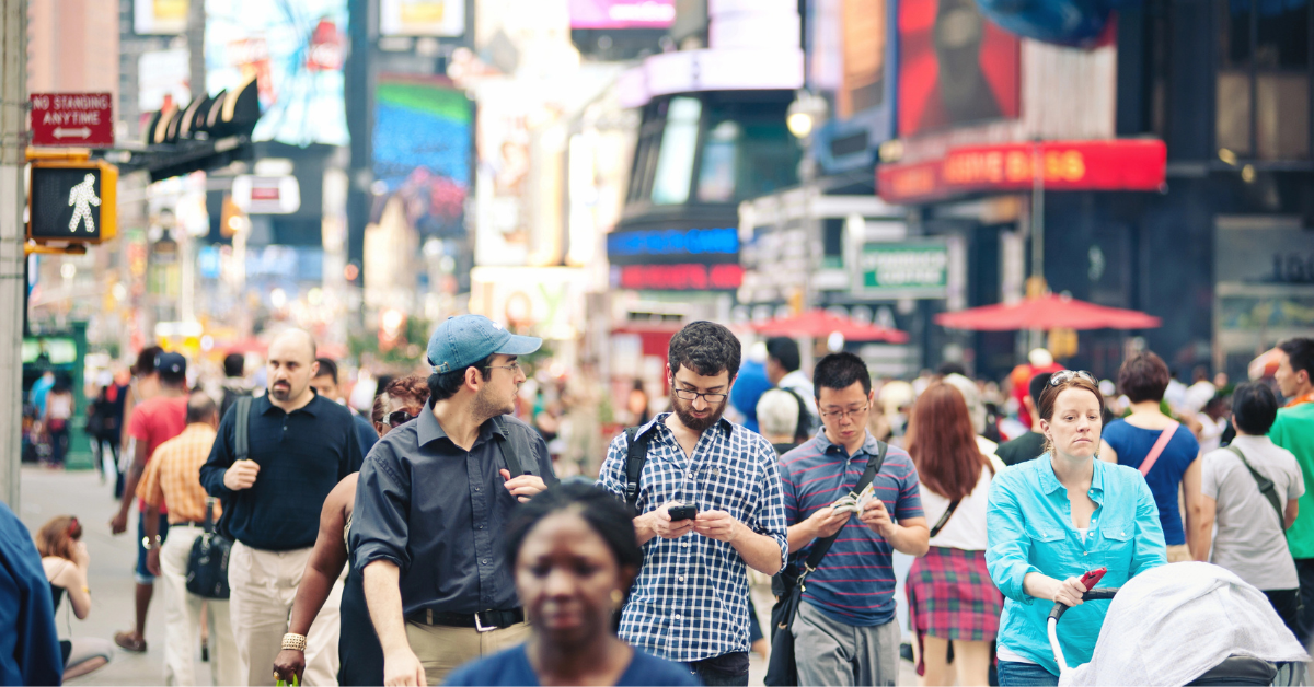 Los neoyorquinos y los turistas se regocijan después de que la ley de Jaywalking finalmente se modifique