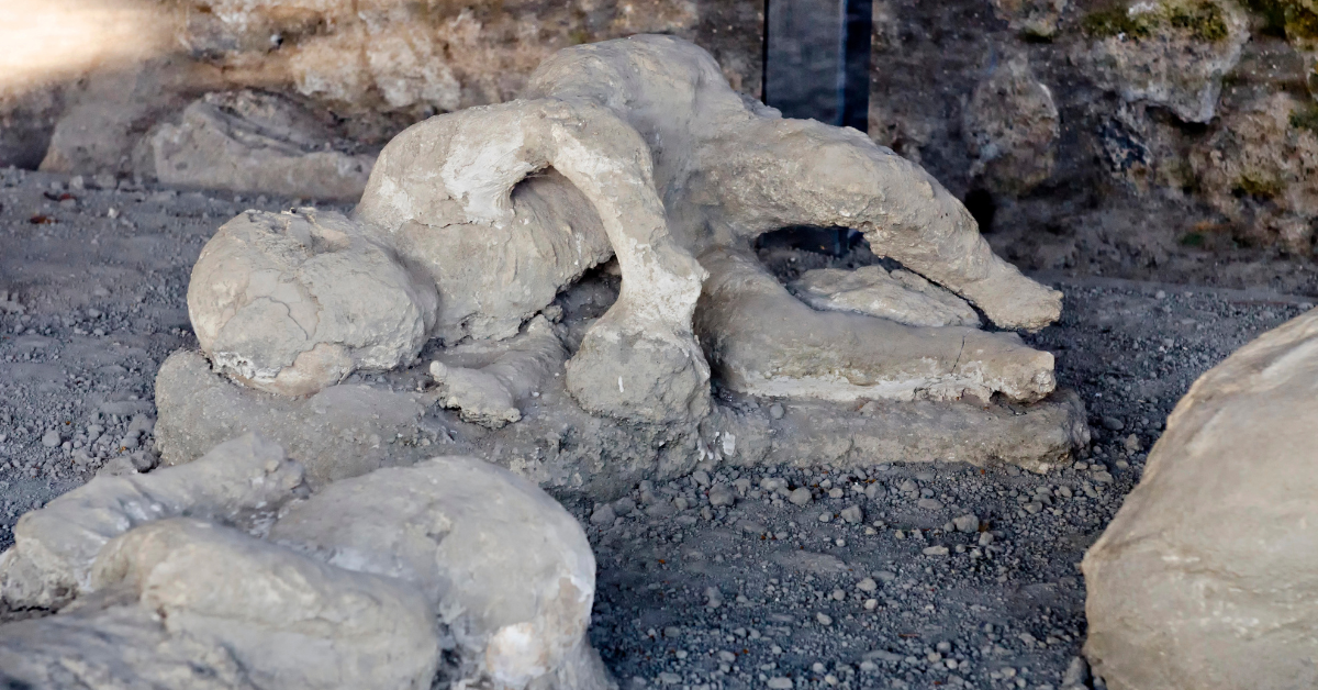 La nuvola di cenere di monte surriscaldata del monte trasformò il cervello di un uomo in vetro