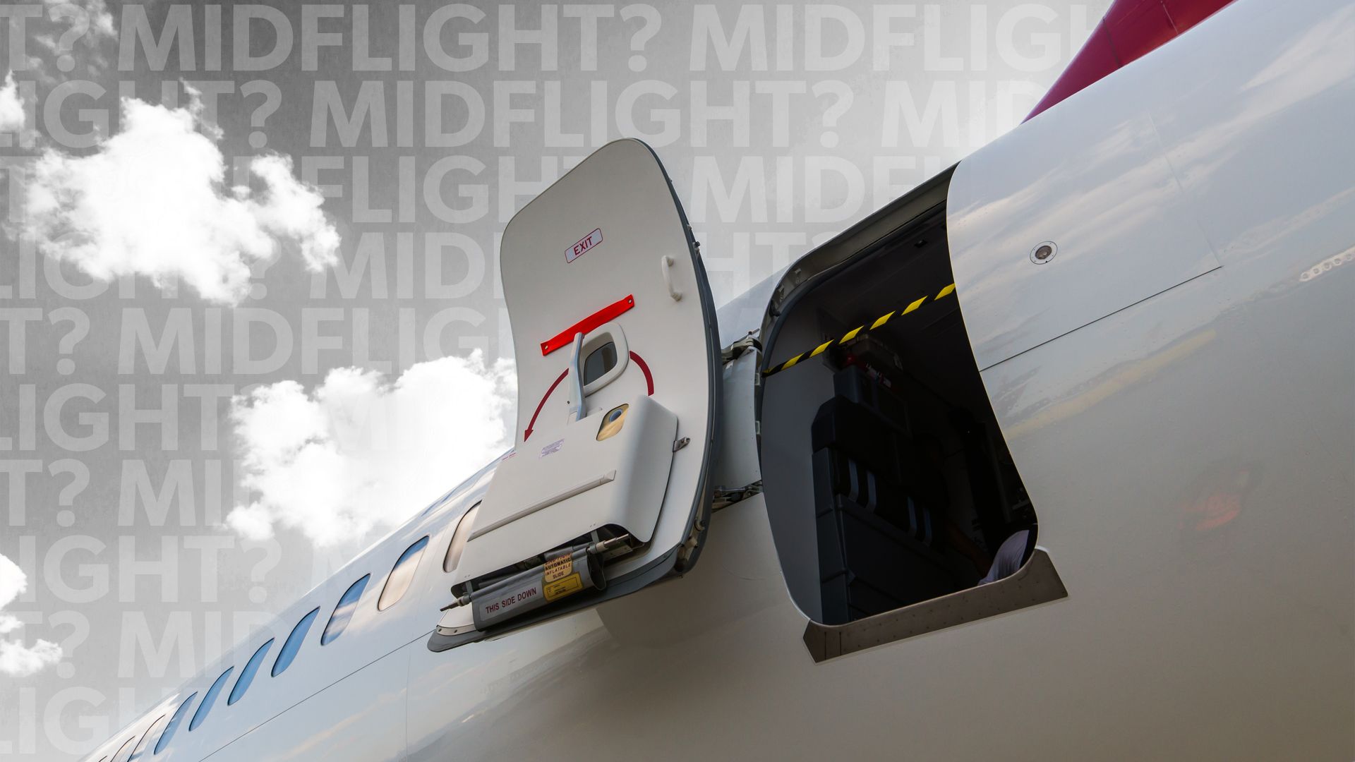 Los pasajeros de los tiempos impactantes han tratado de abrir un plano de la puerta de un avión