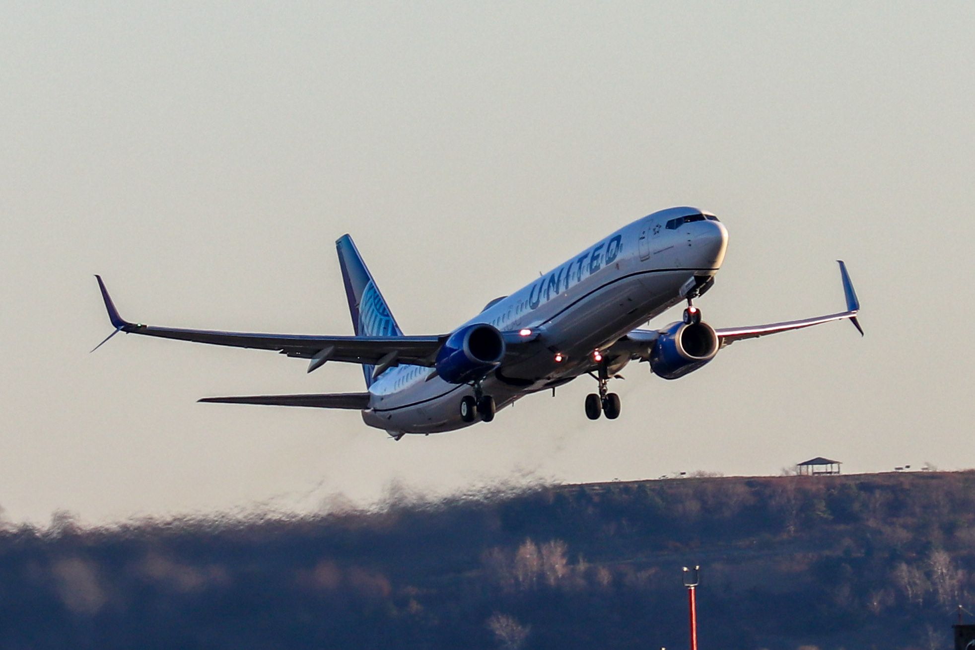Fumar frenos y llamas: United Airlines Grounds Boeing 737-900er después de la emisión de equipo en Denver