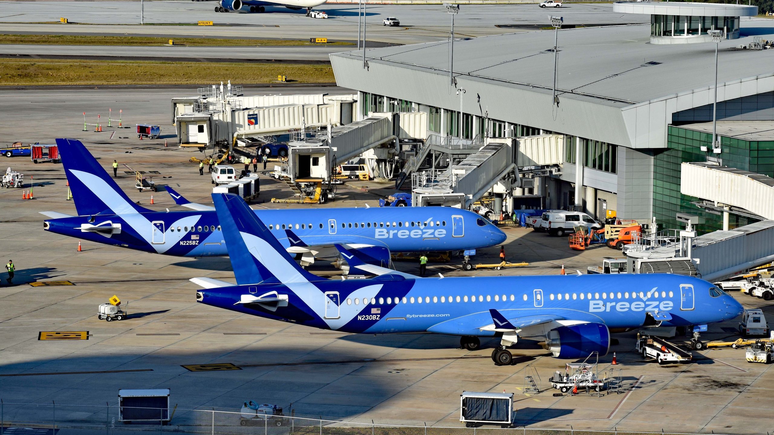 Costa a costa: rutas más largas y presentes de Breeze Airways