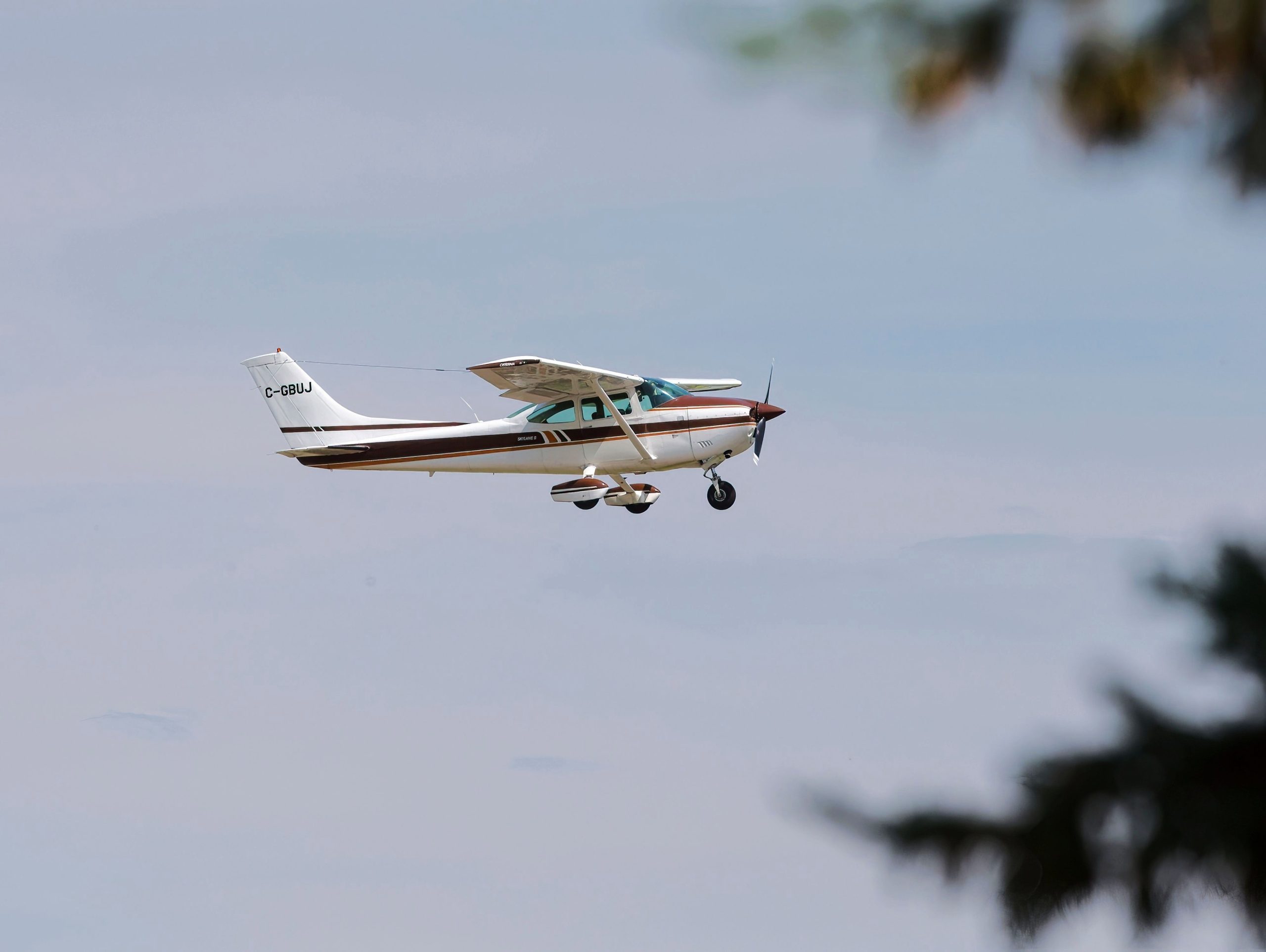 Influenciador adolescente dos EUA detido no lugar mais estranho enquanto está voando para caridade