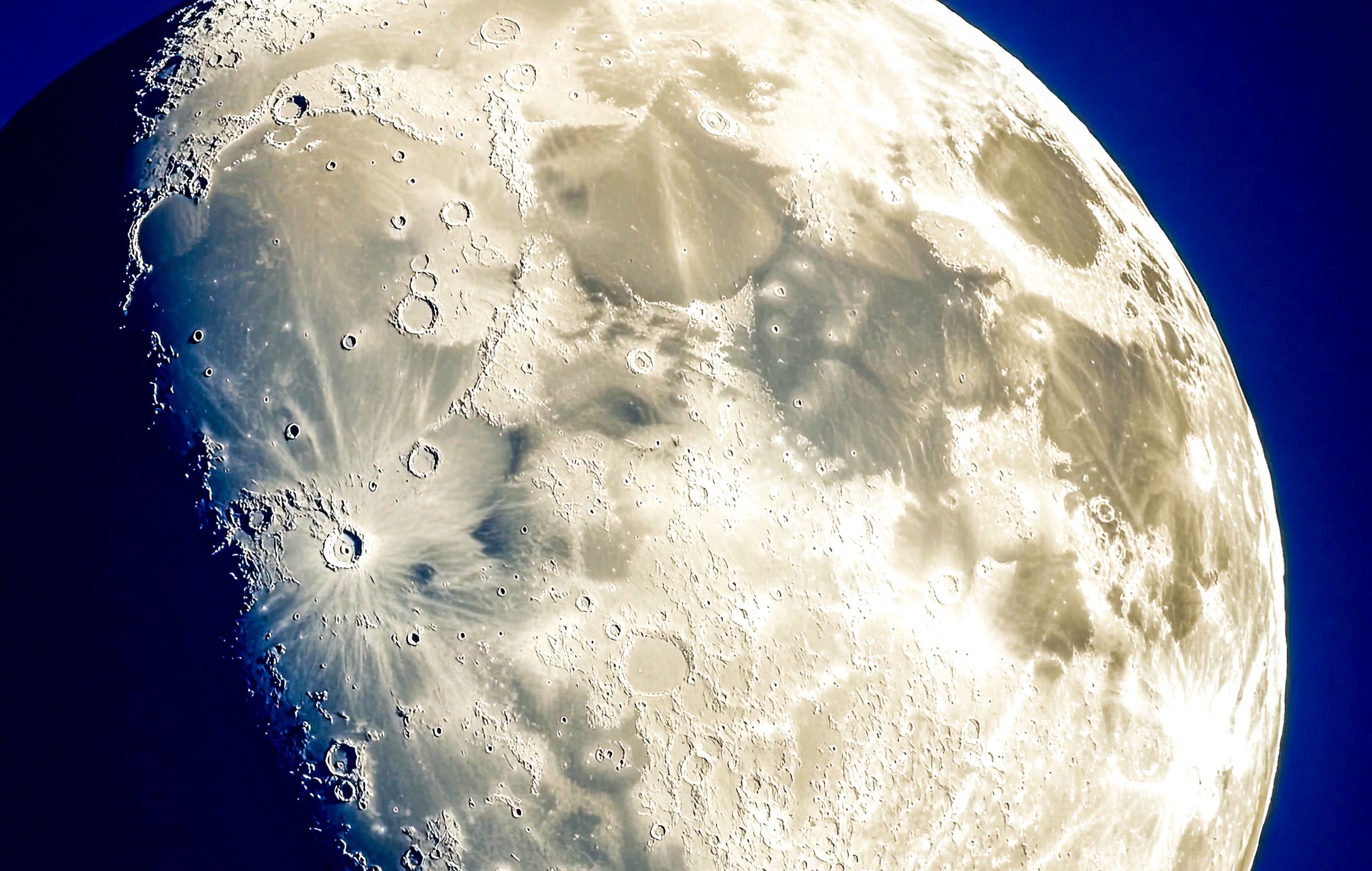 La NASA acaba de confirmar que hay algo extraño dentro de la luna