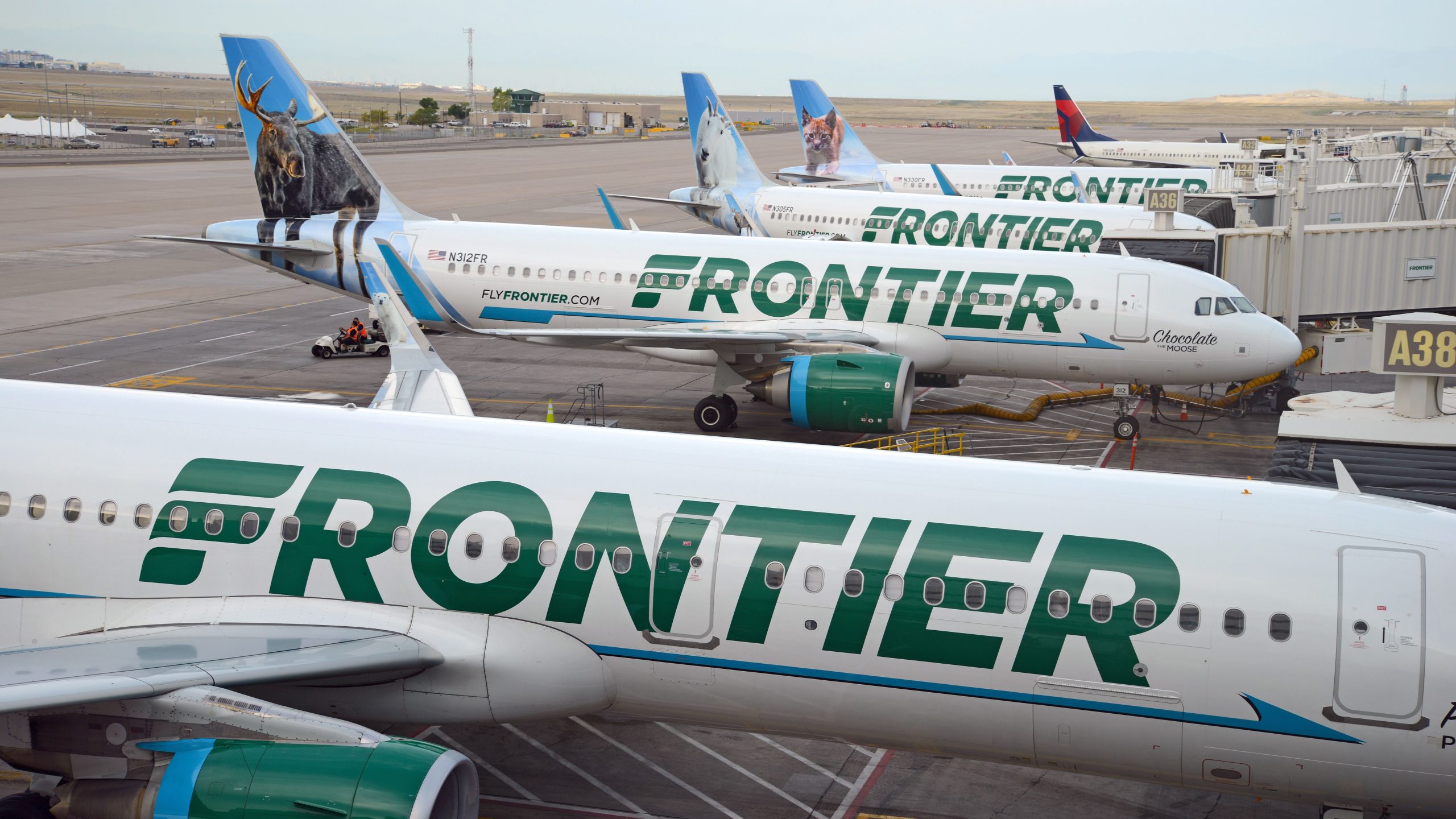 Frontier Airlines dice que es imposible después de que el pasajero supuestamente encuentra bolsas empapadas de orina