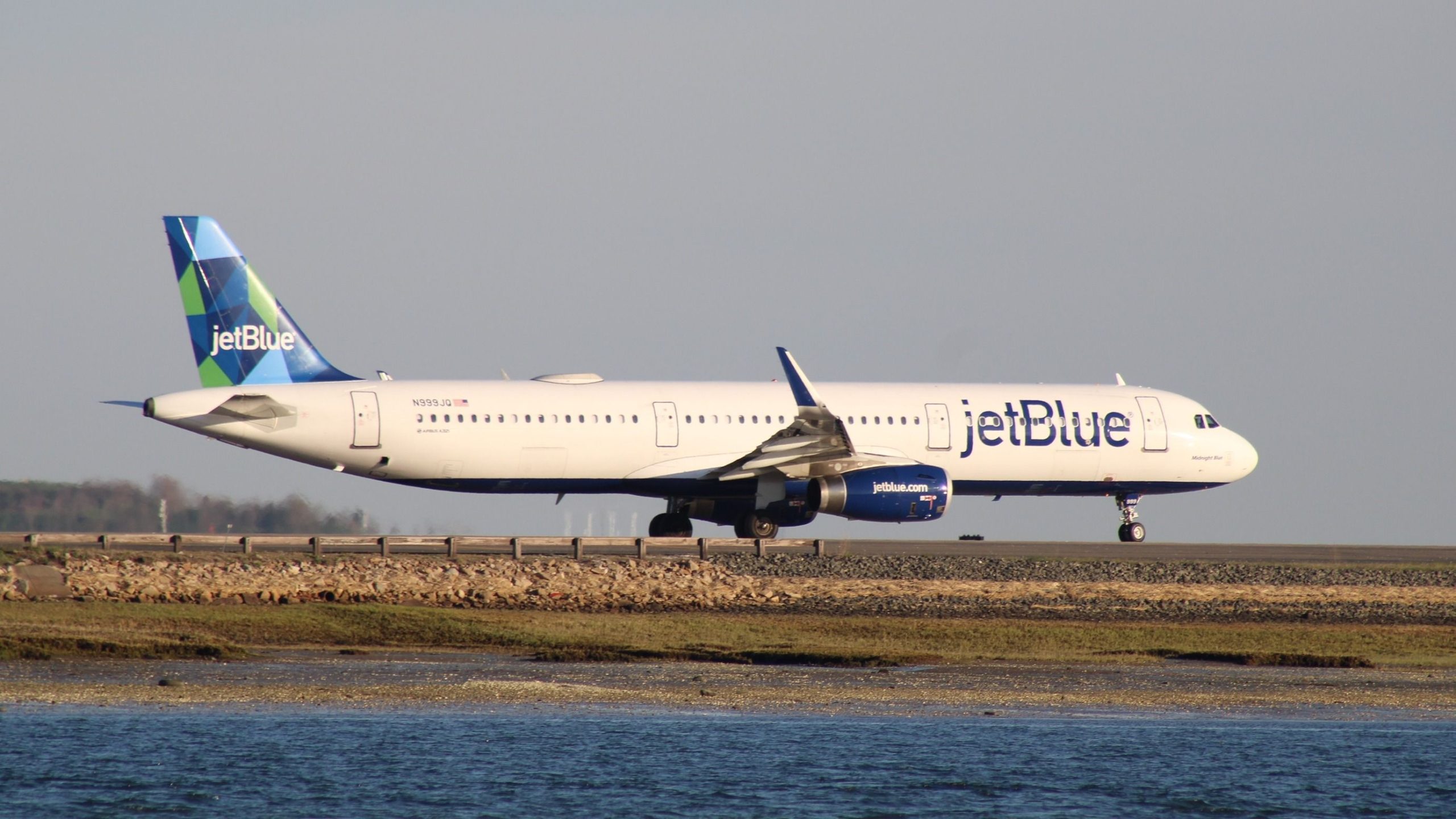 JetBlue Grounds Airbus A321 après les problèmes hydrauliques de la diversion force à Denver