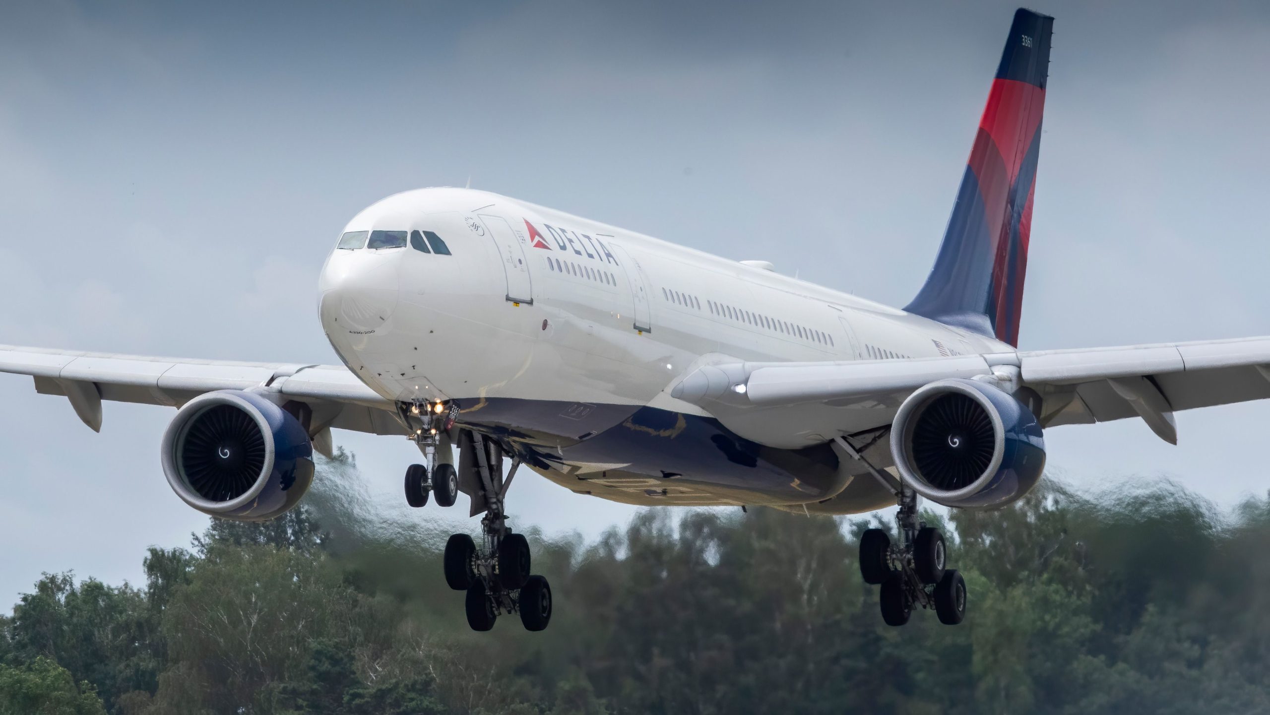Delta Air Lines Airbus A330-200 regresa a Londres después de las grietas del parabrisas