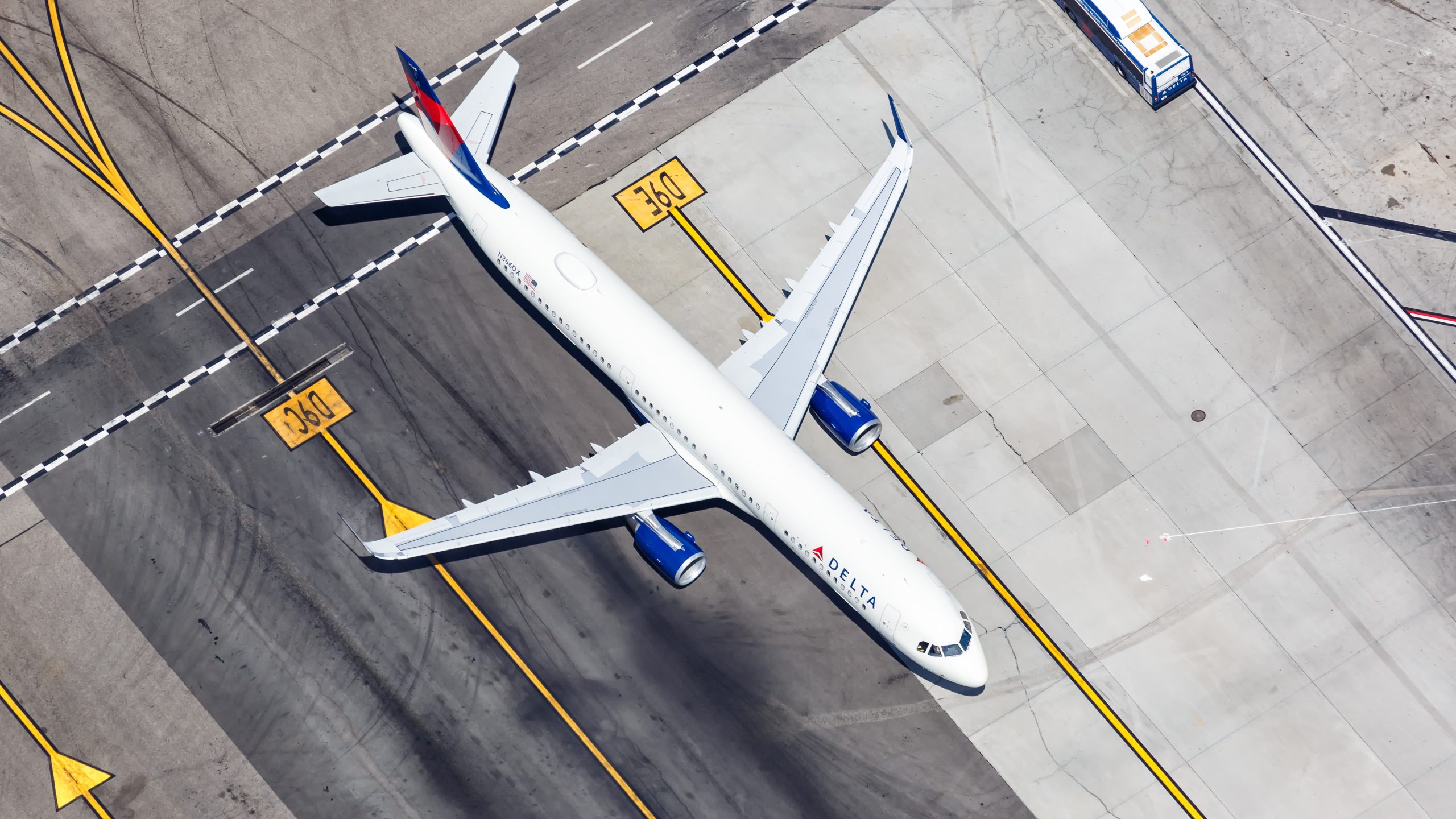 O voo de Linhas Aéreas Delta com destino a Orlando atrasou mais de 10 horas após o “suspeito de vazamento de combustível”, solicita desvio