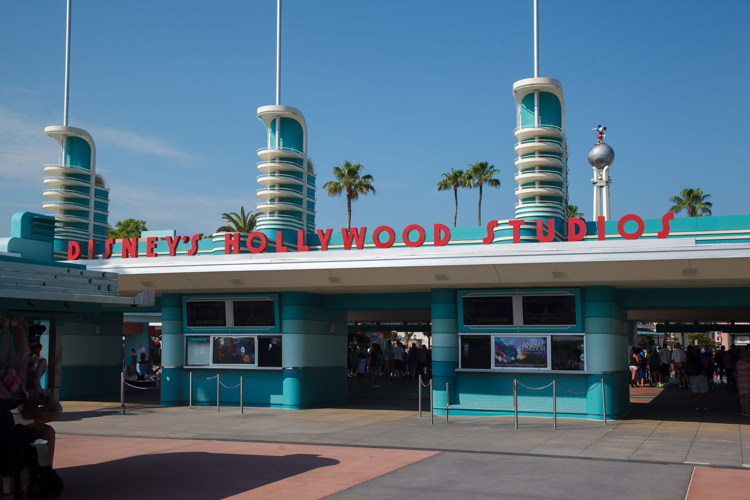 Disney pour fermer les monstres populaires, Inc., mais les fans célèbrent car les détails d'un nouveau sous-verre sont révélés