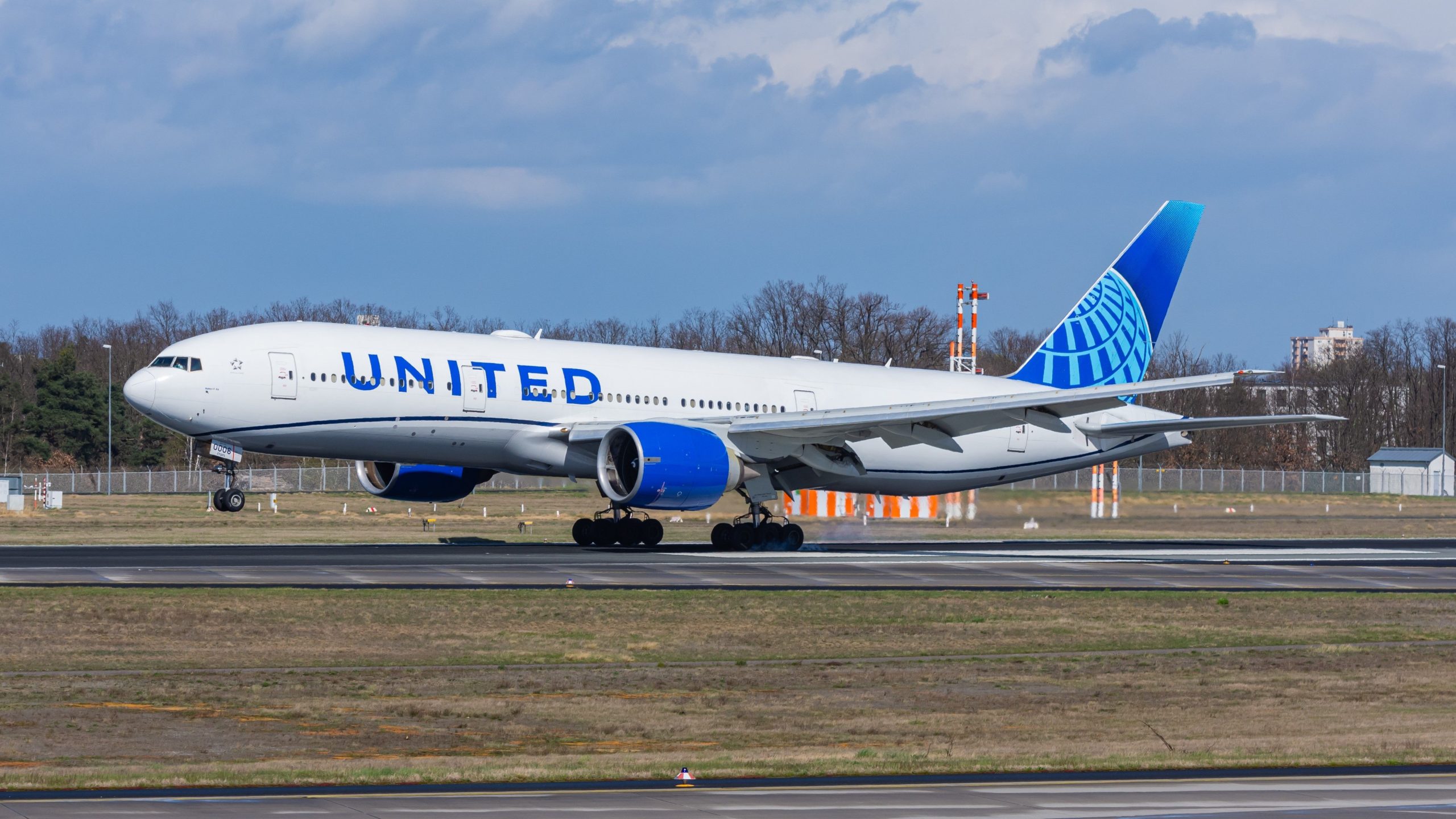 Problèmes mécaniques: United Airlines à Rome Boeing 777-200er se détache vers l'Islande