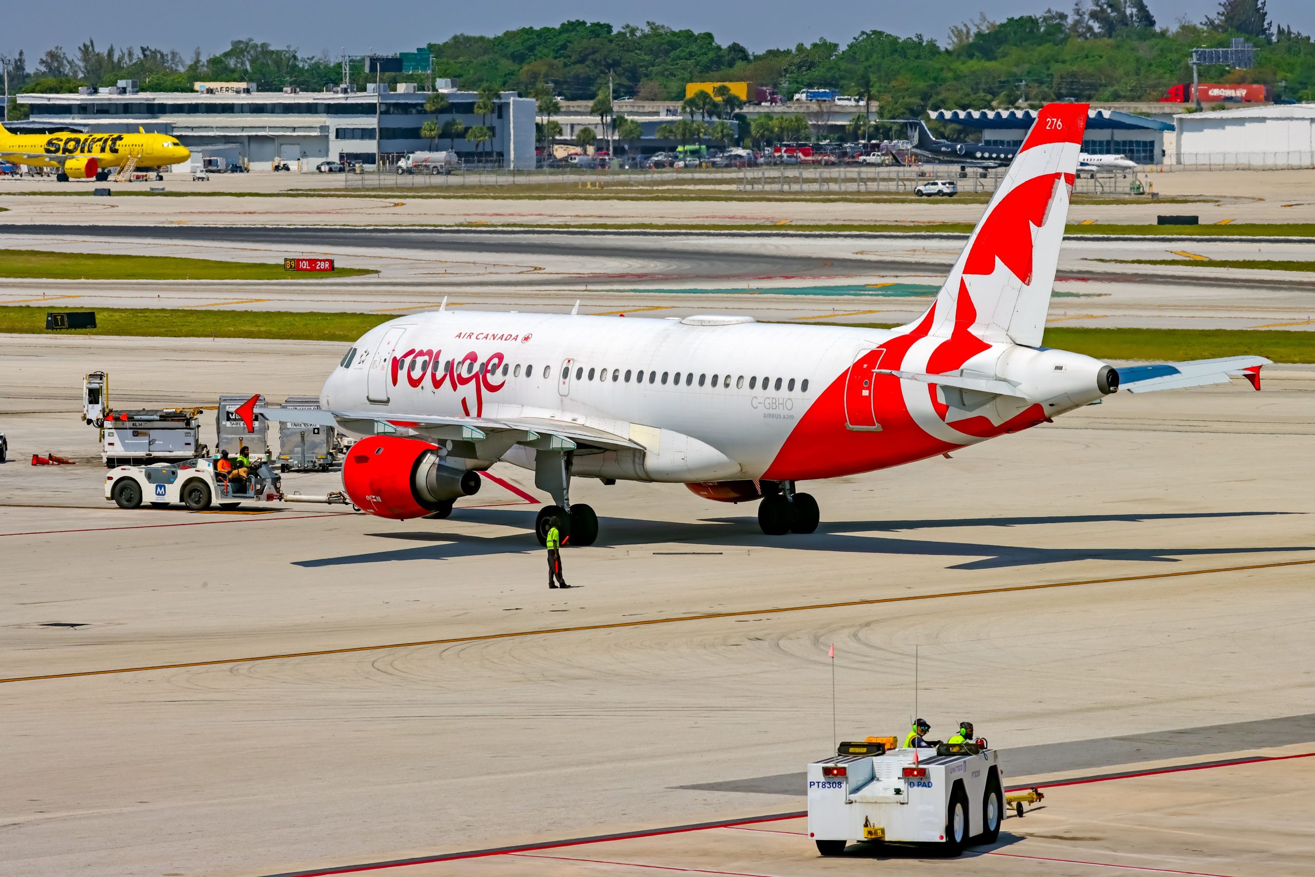 Le NTSB enquête après Air Canada Rouge Airbus A319 atterrit à court de piste à Nashville
