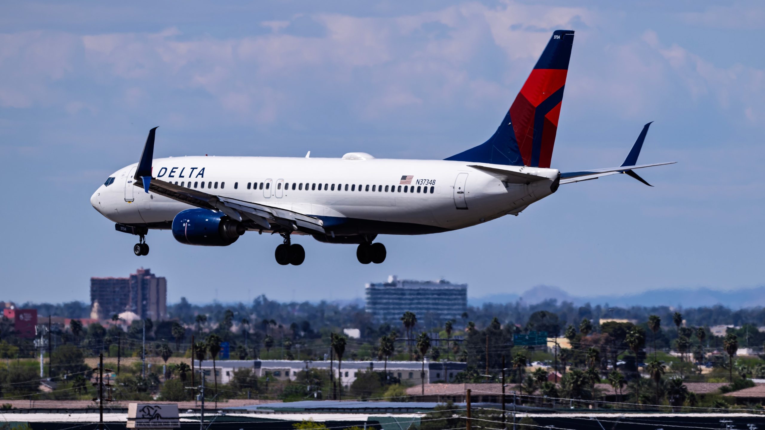 Delta Air Lines Boeing 737-800 conectado a tierra después de que la aleta del ala se separa parcialmente a bordo