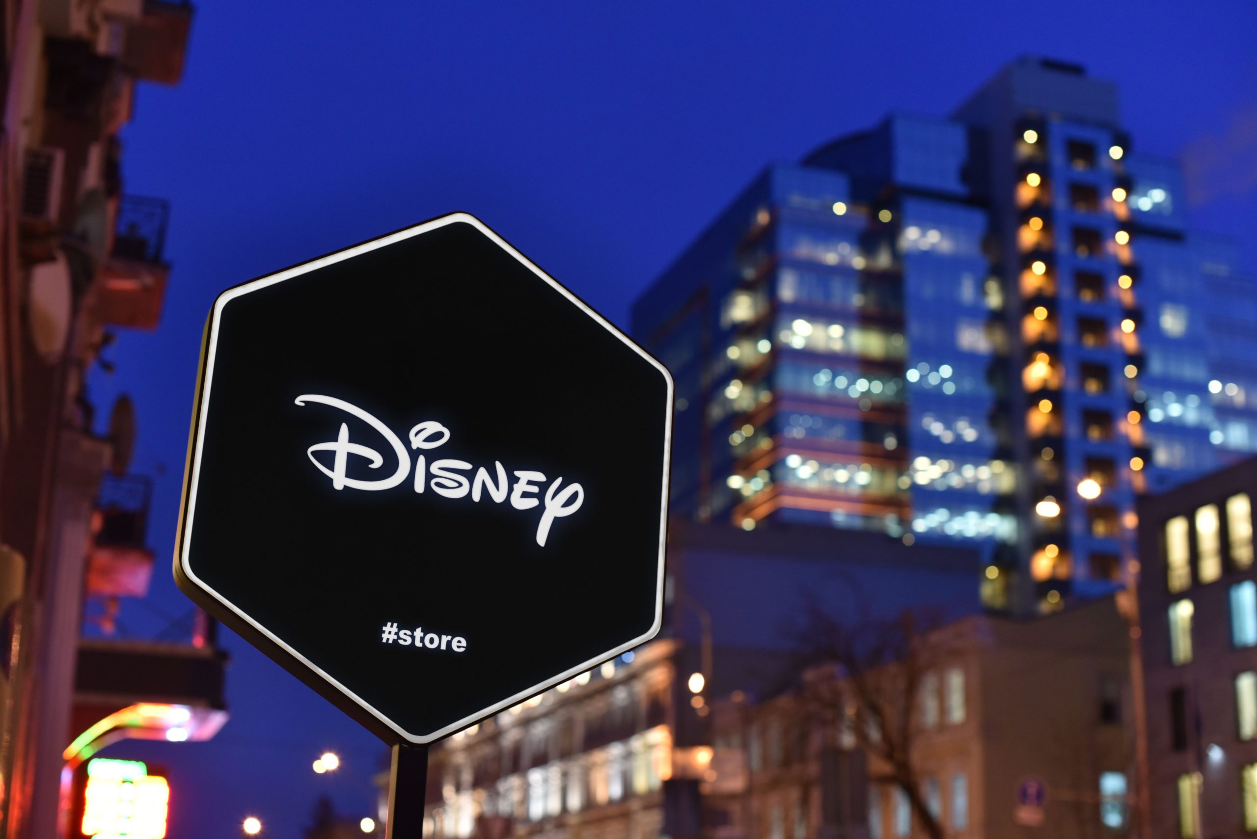 El visitante de Disney World recibe una multa de $ 5,000 en lo que debería haber sido una prohibición de por vida