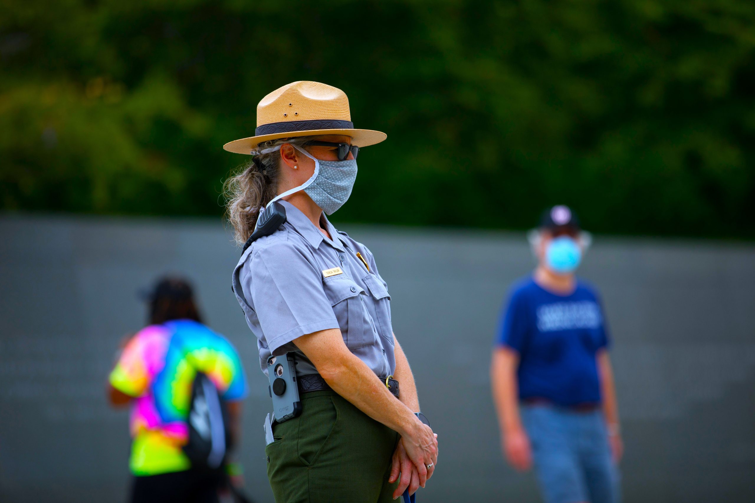 «Un masque N65 aiderait:» Les visiteurs sont mal à l'aise car le NPS rouvre le parc national bien-aimé malgré les incendies qui brûlent toujours