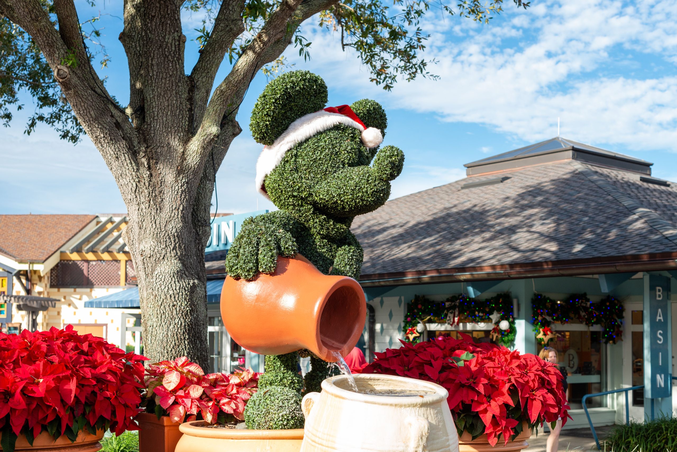 Los invitados de Disney World ya están pidiendo una prohibición de la primera sala de alcohol del parque antes de su debut.