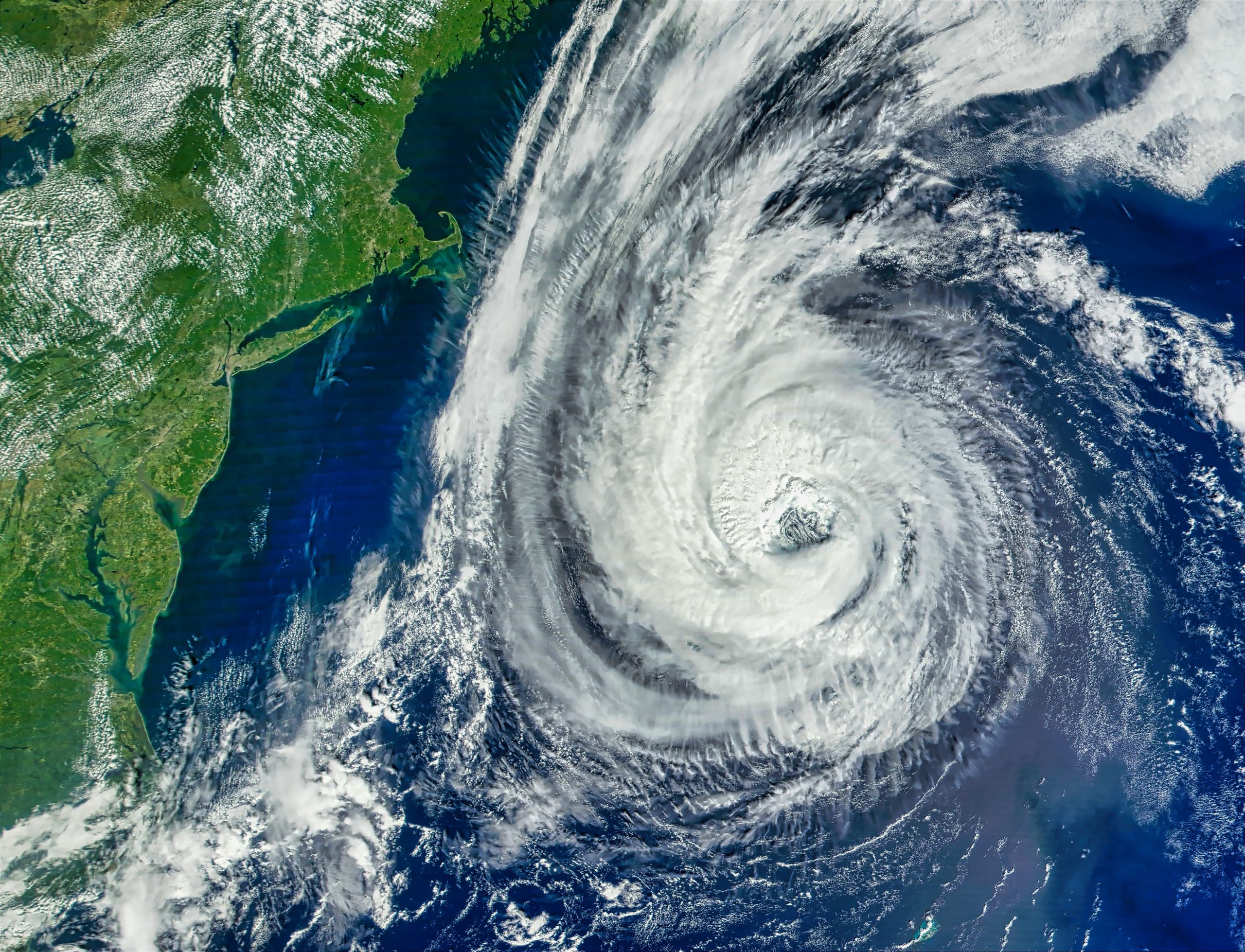 El huracán Erin aporta severas inundaciones, el cierre de las carreteras principales a las mejores playas de Carolina del Norte