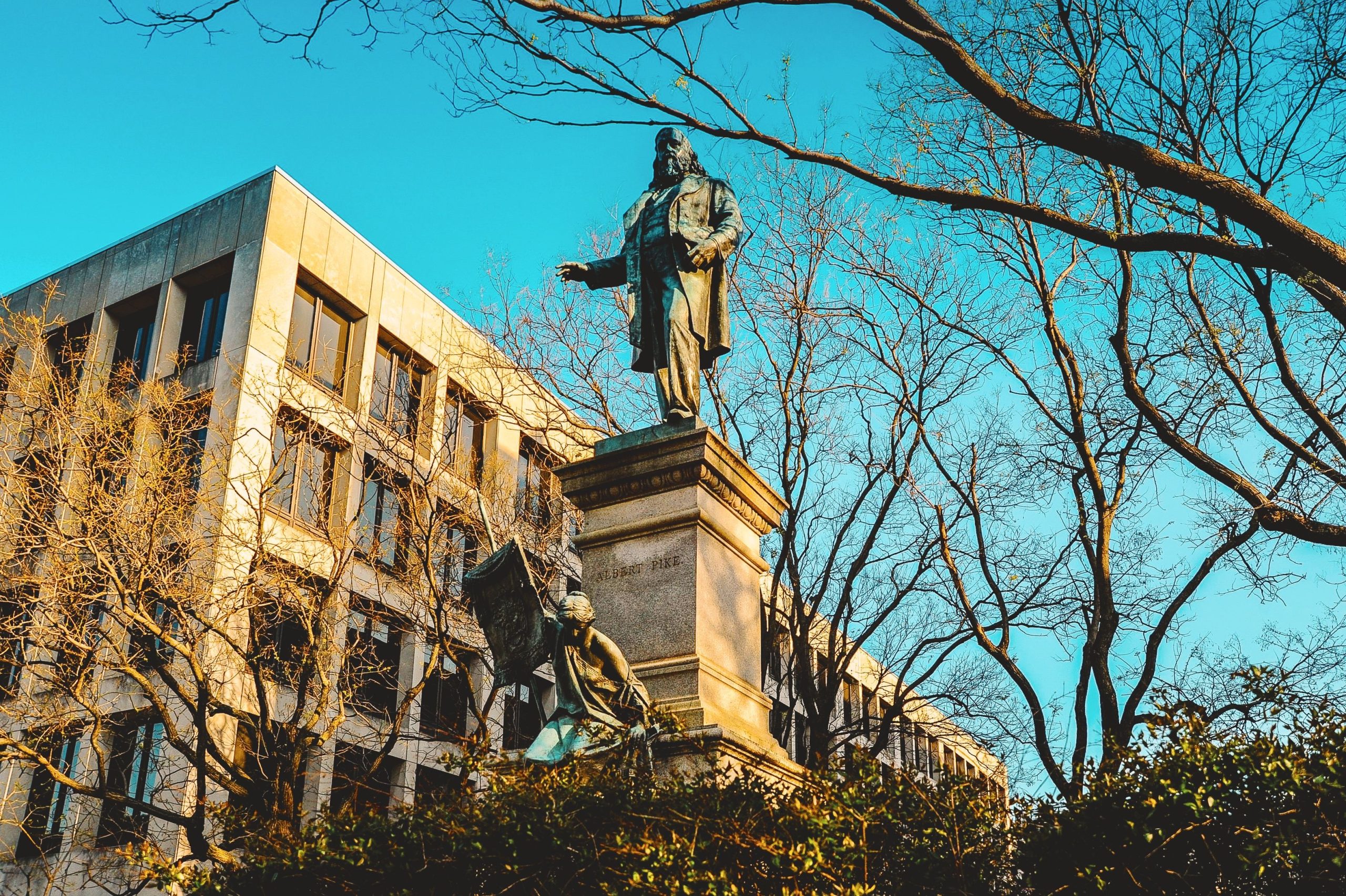 "Destruirlo": los estadounidenses furiosos a medida que el Servicio de Parques Nacionales se mueve para reinstalar la estatua dañada durante las protestas de BLM