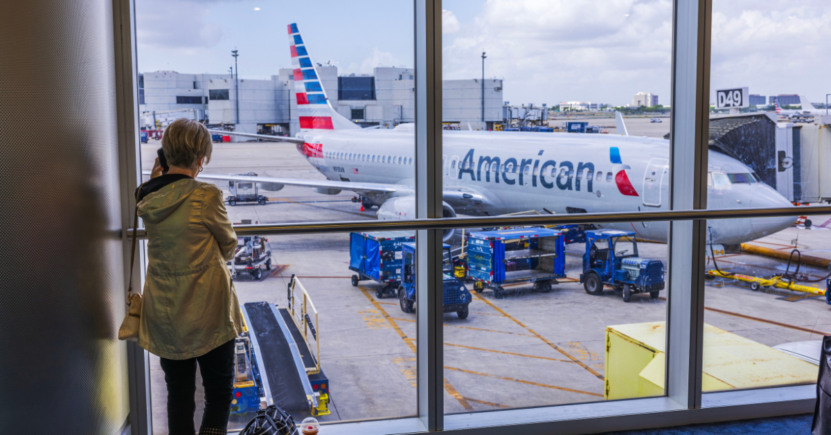 Les voyageurs américains se réjouissent après que American Airlines ait finalement cédé et rétablit la règle populaire à partir de maintenant