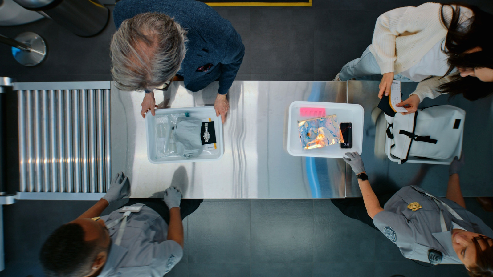 «J'en ai eu 30 au cours de la dernière année»: les passagers partagent des articles bizarres qui déclenchent des inspections de sacs TSA