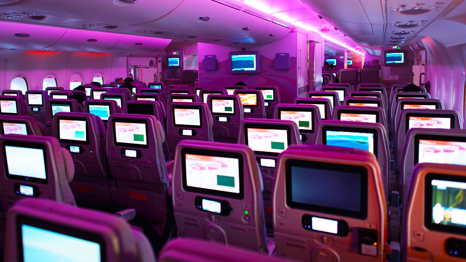 Como dormir melhor em um avião sem pagar por uma atualização de assento