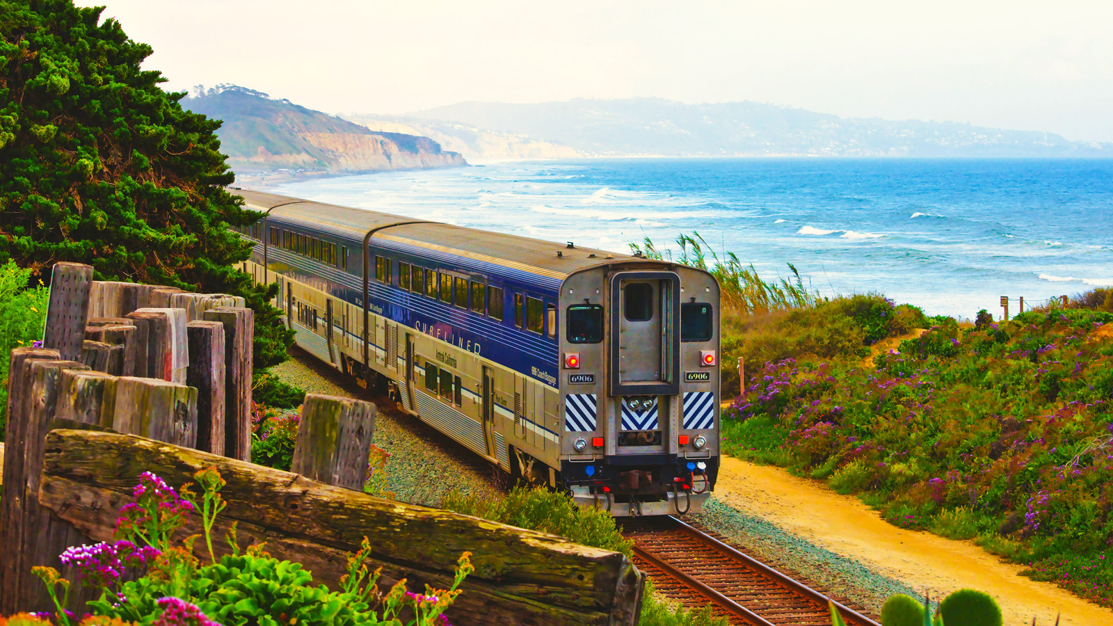 Voyagez la côte ouest en train: combien de temps la route des étoiles d'étoiles de la côte d'Amtrak prend combien cela coûte