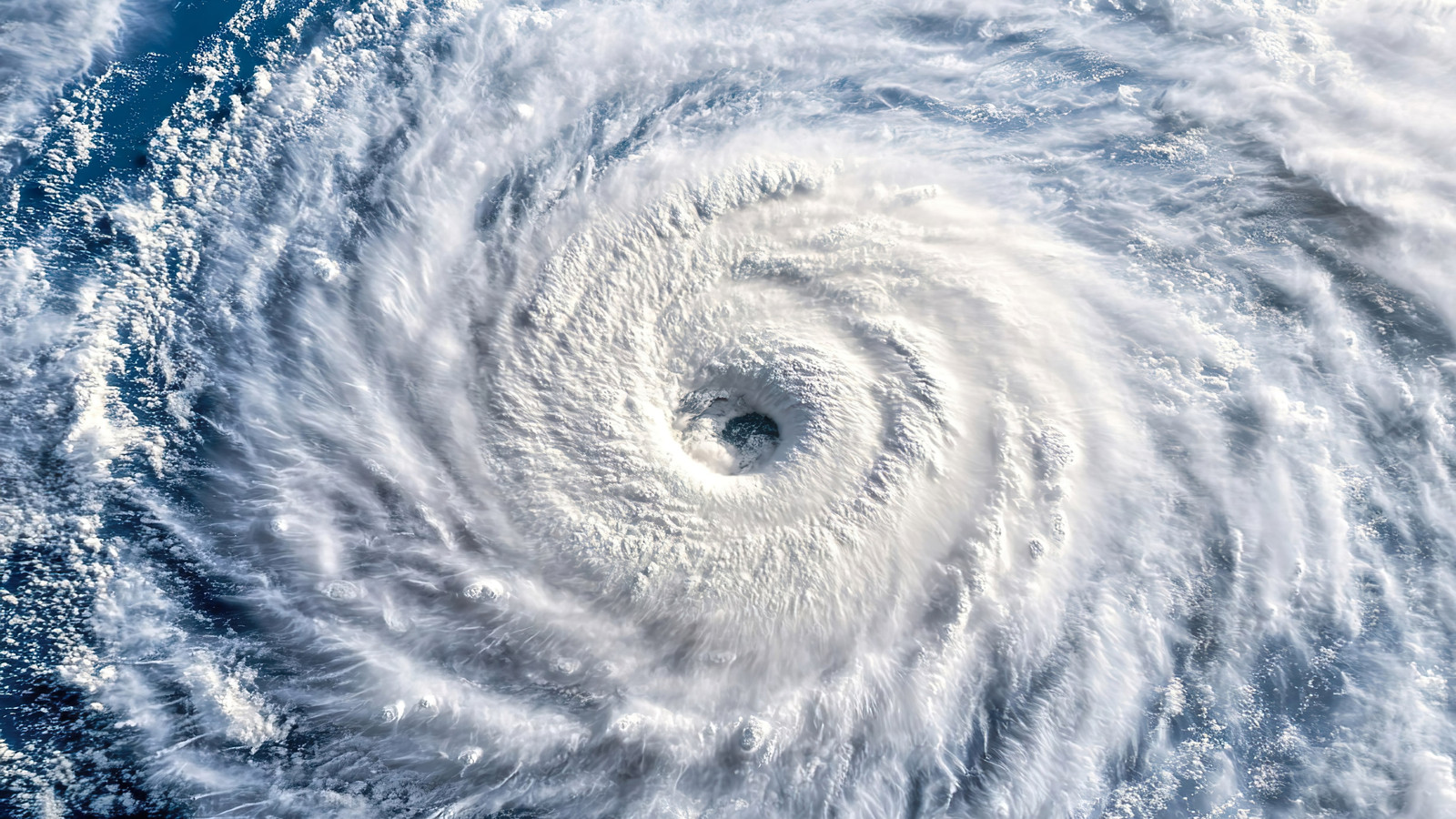 US East Coast en alerta después de que el Centro Nacional de Huracanes anuncie la perturbación del Atlántico