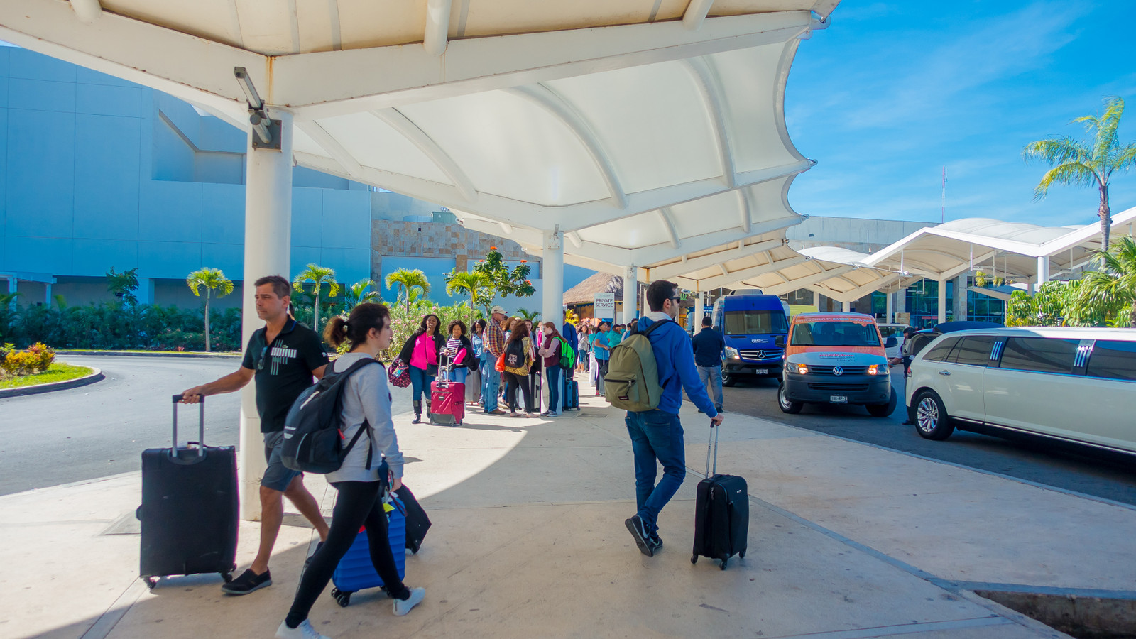 Les Canadiens se réjouissent alors que l'aéroport international de Cancun ajoute de nouvelles technologies pour accélérer enfin le processus d'entrée