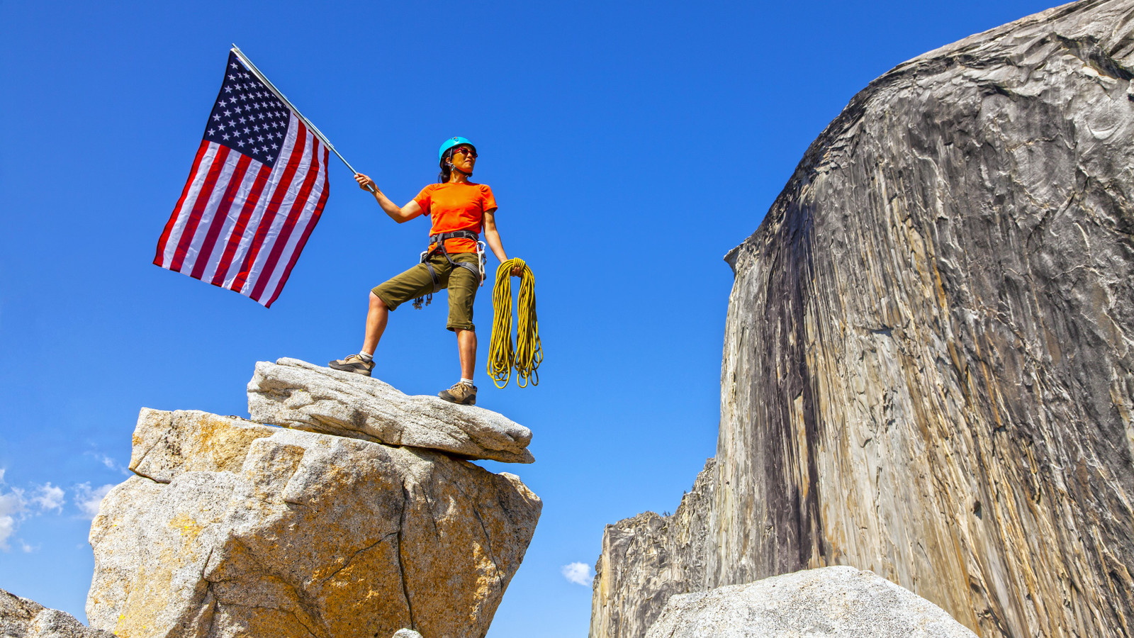 O Serviço Nacional de Parques pode buscar acusações criminais contra o funcionário da Yosemite demitido que pendurou bandeira no El Capitan