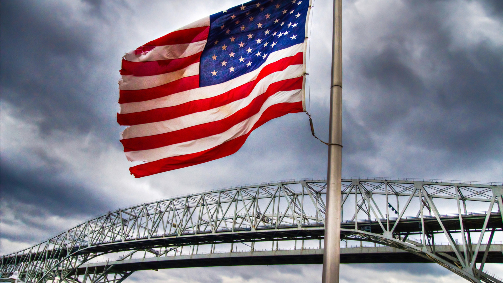 Les Américains partagent la vérité sur les «activités inhabituelles» à Blue Water Bridge Border Crossing au Canada