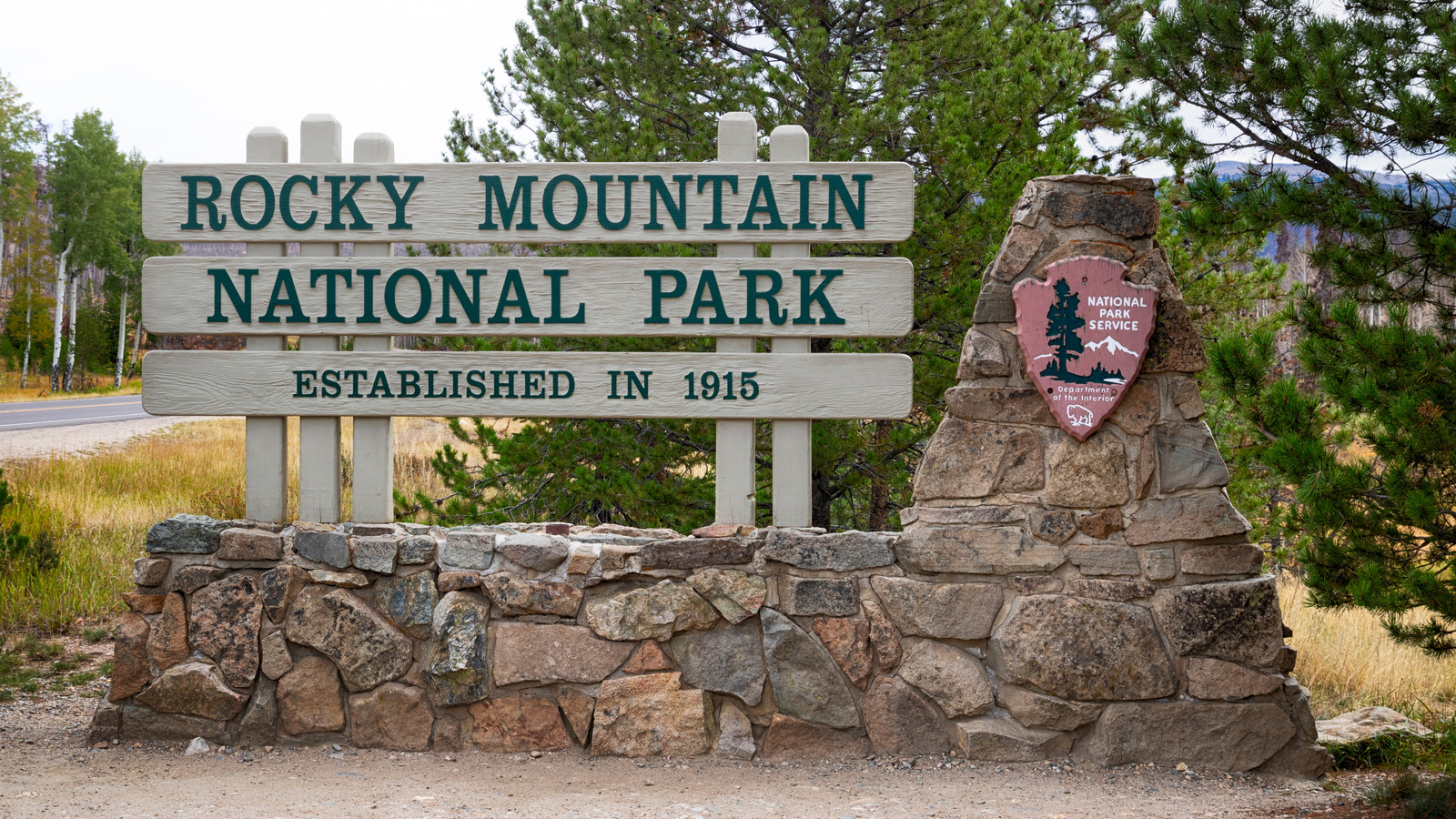 Los visitantes del Parque Nacional Rocky Mountain son la alarma sobre "Poonenseous Chemical" que se utilizará a fines de agosto