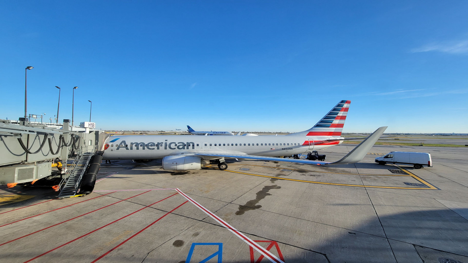 American Airlines annonce à ce jour sa pire annulation: les passagers bloqués en Italie après que les pilotes n'aient pas pu piloter l'avion