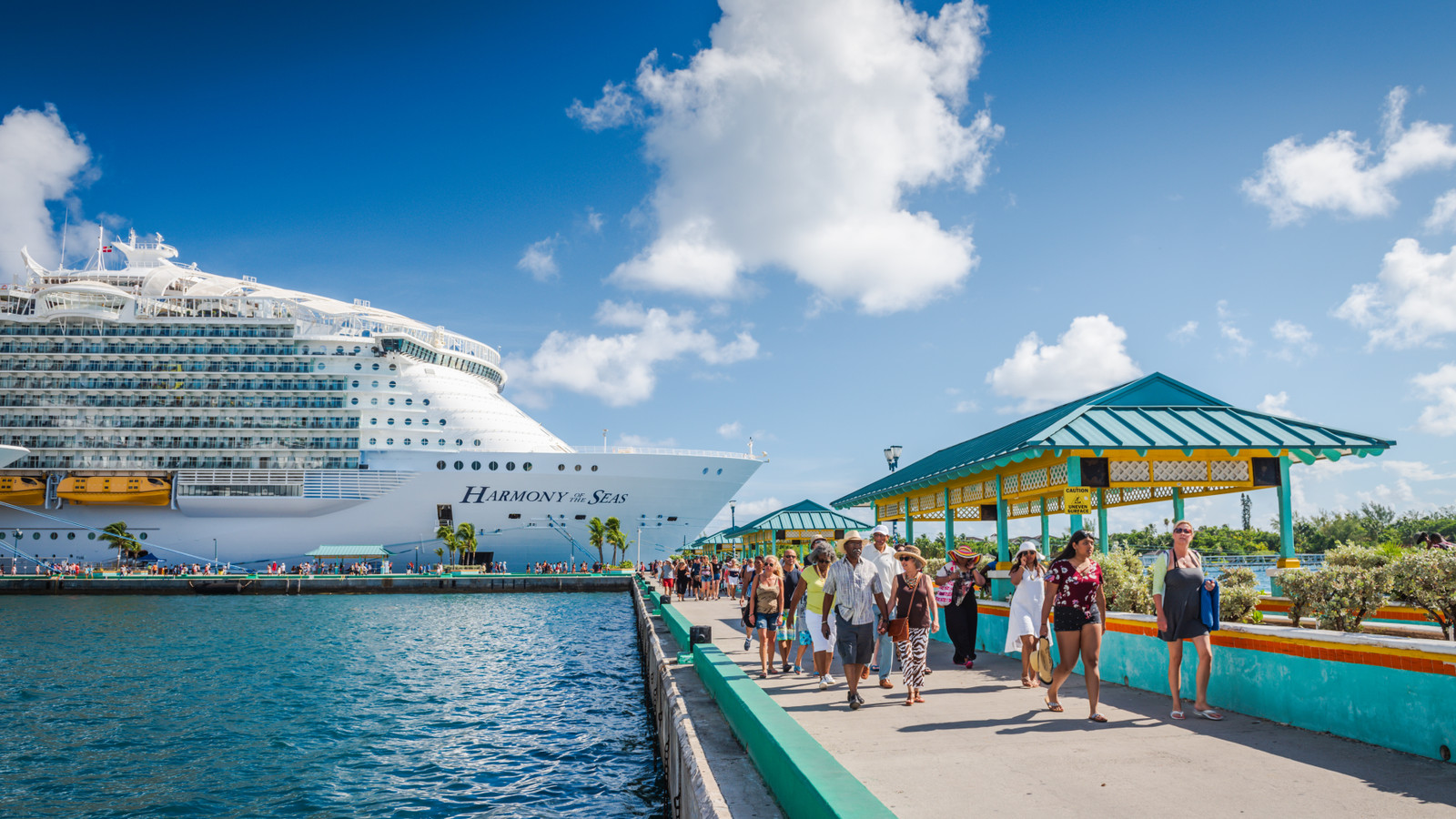 Royal Caribbean se mantiene en silencio después de que 200,000 firme una petición para una importante prohibición de 2027 en México