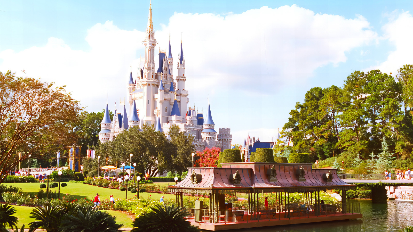 Les dernières images montrent que Disney Bulldozer son paysage: le parc bien-aimé est changé pour toujours