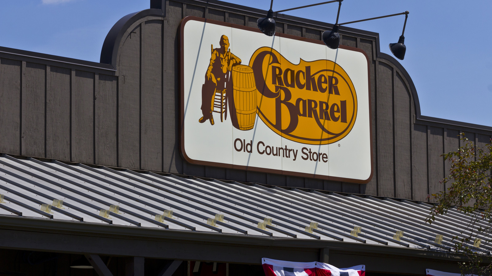 Gerente general de Cracker Barrel revela que los RVERS están constantemente rompiendo reglas durante la noche sin siquiera saber