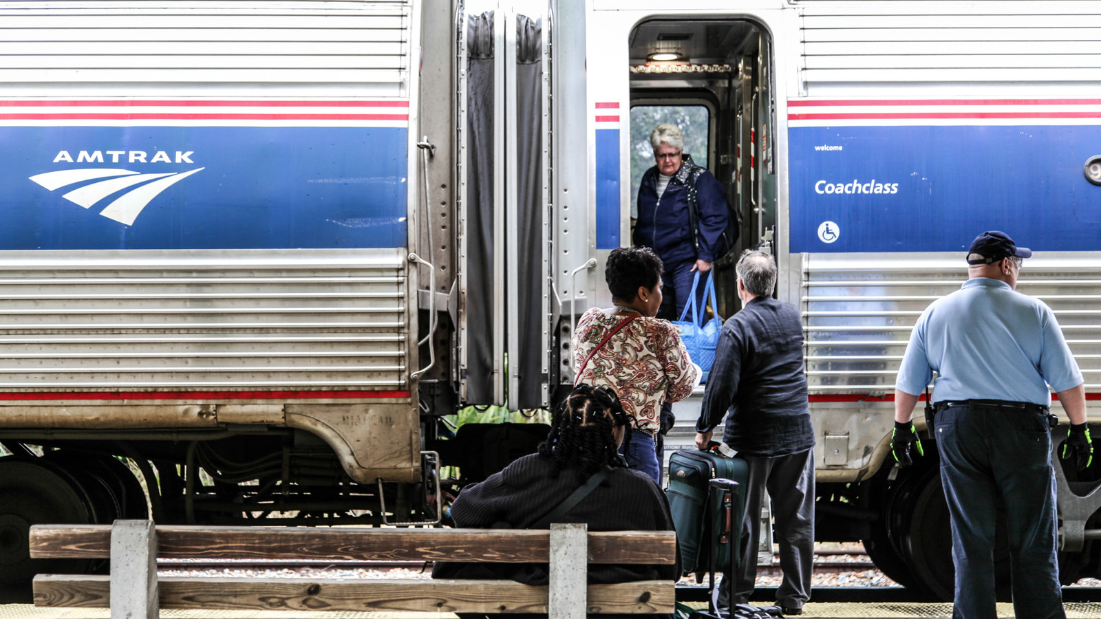 Les passagers d'Amtrak confirment que les employés séduisent enfin la «règle inconnue» ennuyeuse cet été